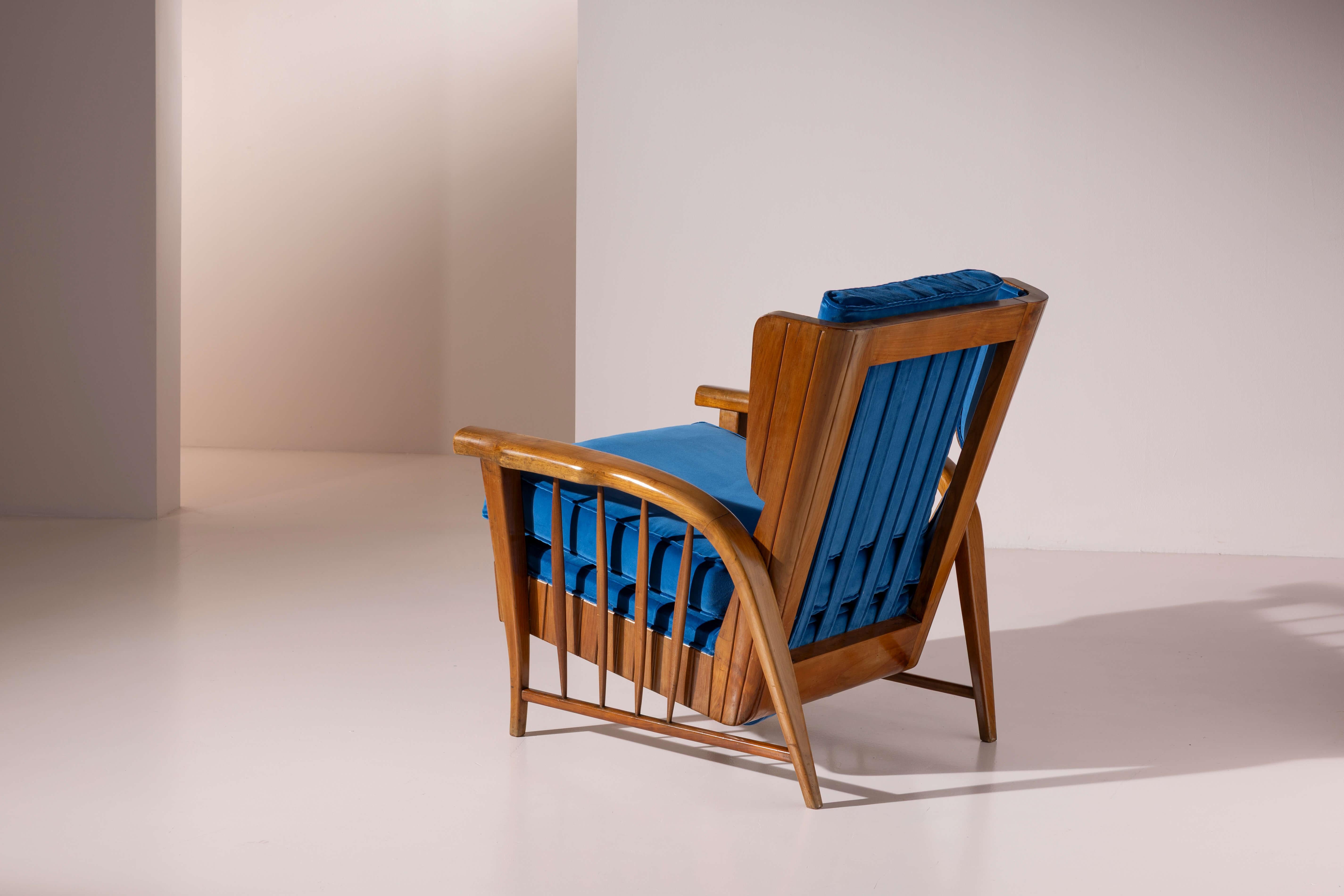 Pair of cherrywood lounge chairs, Italy, 1950s For Sale 2