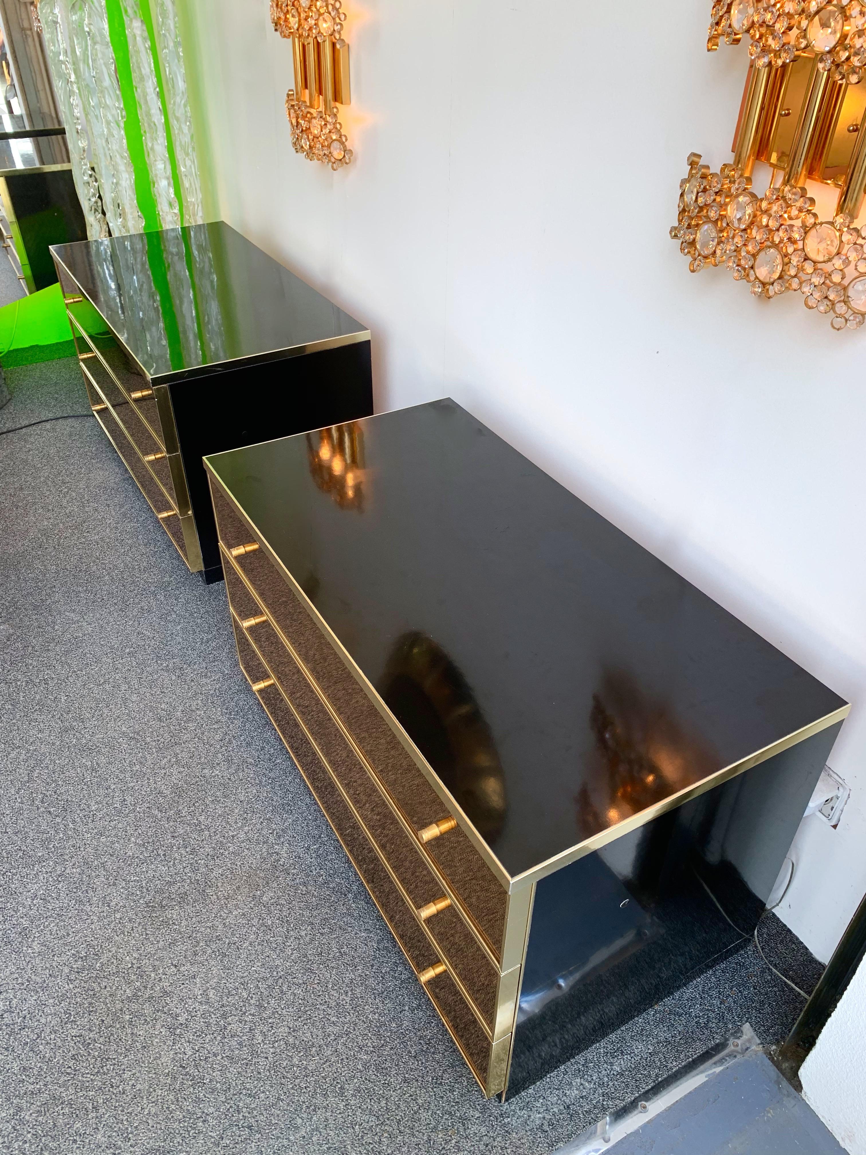 Pair of chest of drawers commode or large nightstands or side end tables by the designer Renato Zevi. Black lacquered wood, brass and goldish smoke mirror faces. Famous design like Willy Rizzo, Mario Sabot, Guy Lefèvre, Mahey, Maison Jansen.