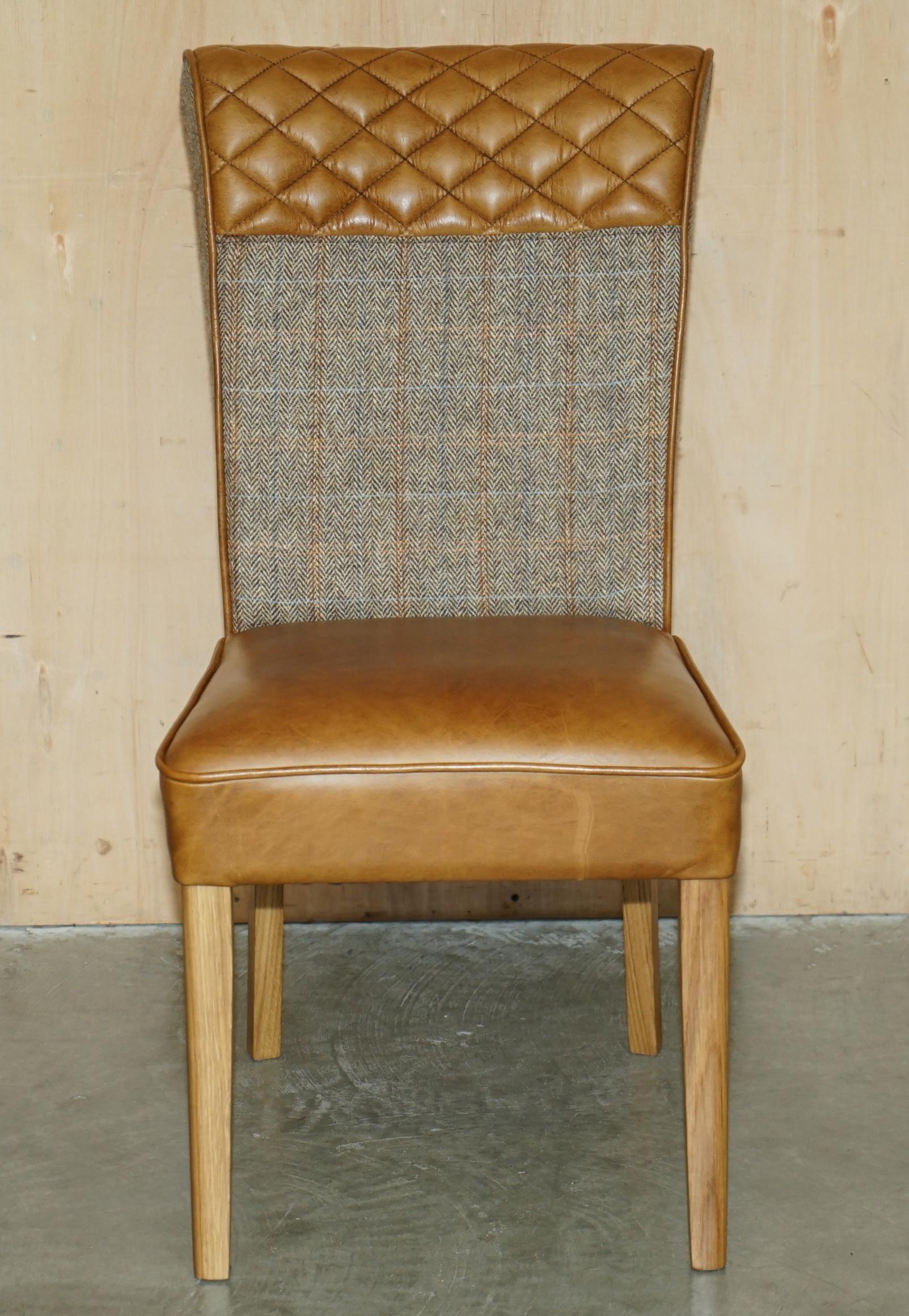 PAR DE SILLONES DE SALÓN CHESTERFiELD HARRIS TweED DE CUERO MARRÓN PARTE DE UN GRAN SUITE en venta 8