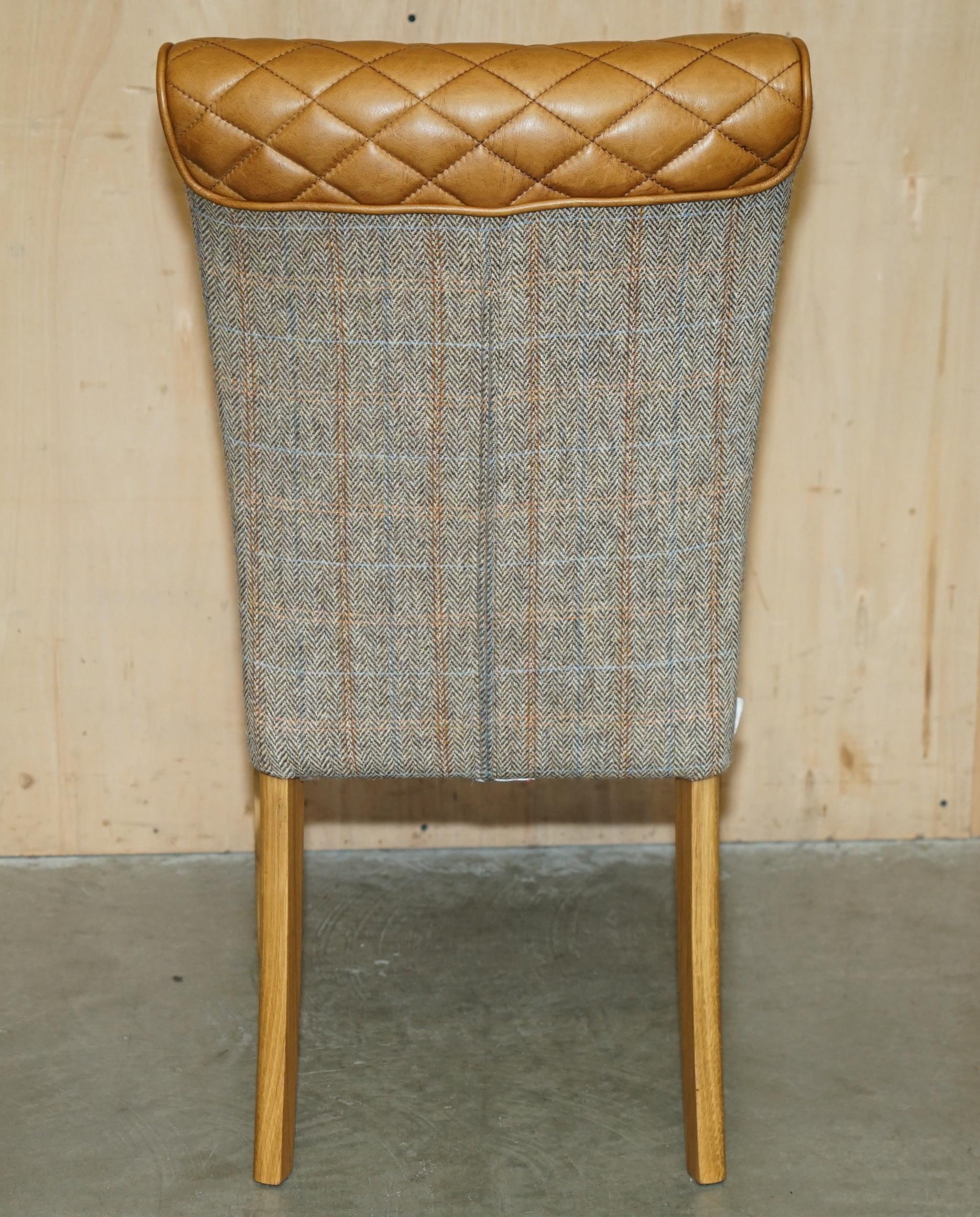 PAR DE SILLONES DE SALÓN CHESTERFiELD HARRIS TweED DE CUERO MARRÓN PARTE DE UN GRAN SUITE en venta 12
