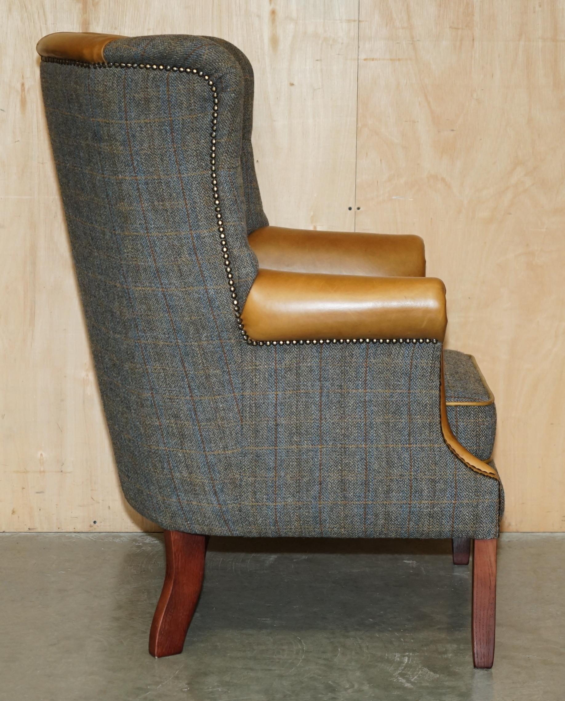PAIR OF CHESTERFIELD PORTERS HARRIS TWEED BROWN LEATHER ARMCHAiRS PART OF SUITE For Sale 2