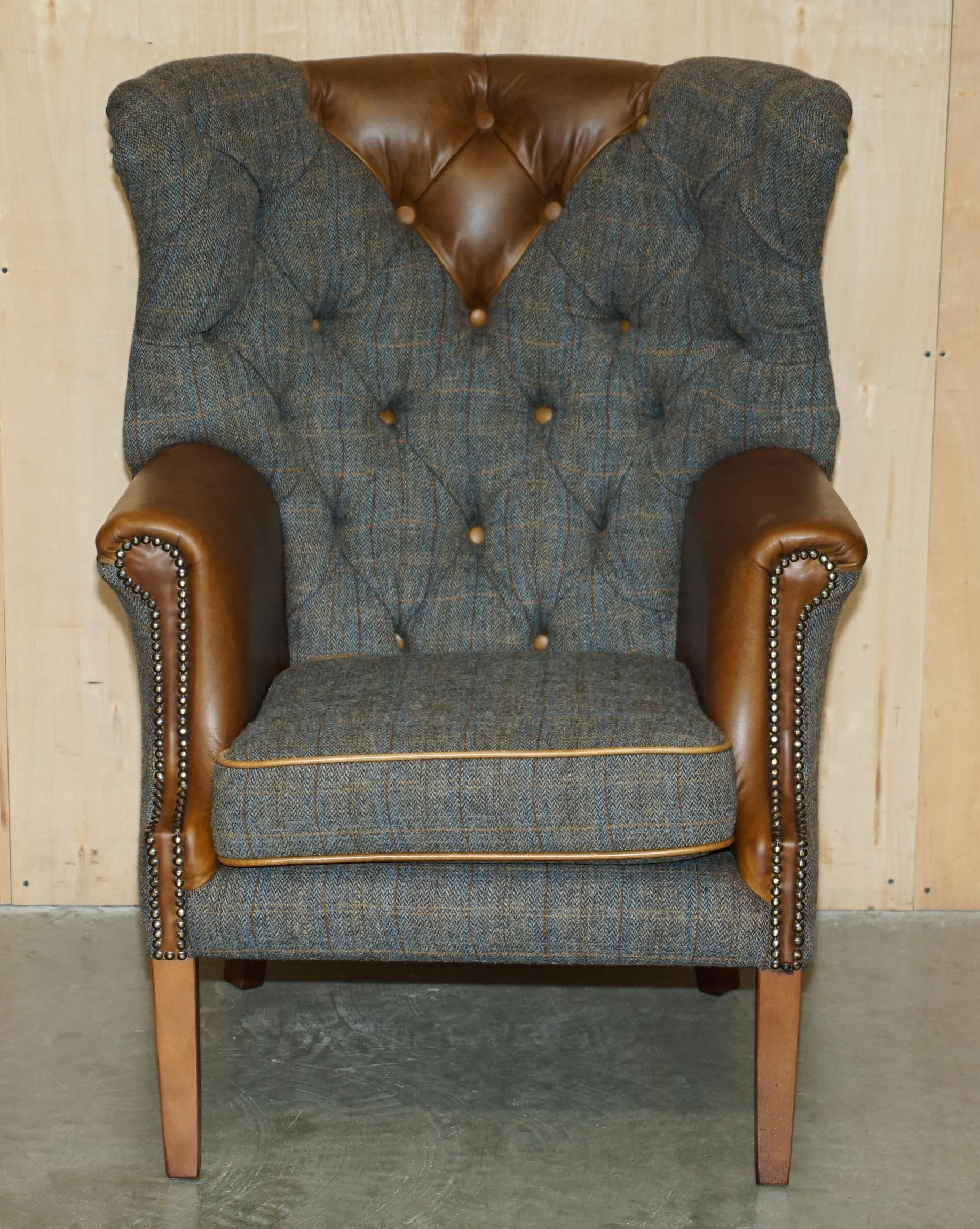 PAIR OF CHESTERFIELD PORTERS HARRIS TWEED BROWN LEATHER ARMCHAiRS PART OF SUITE For Sale 8
