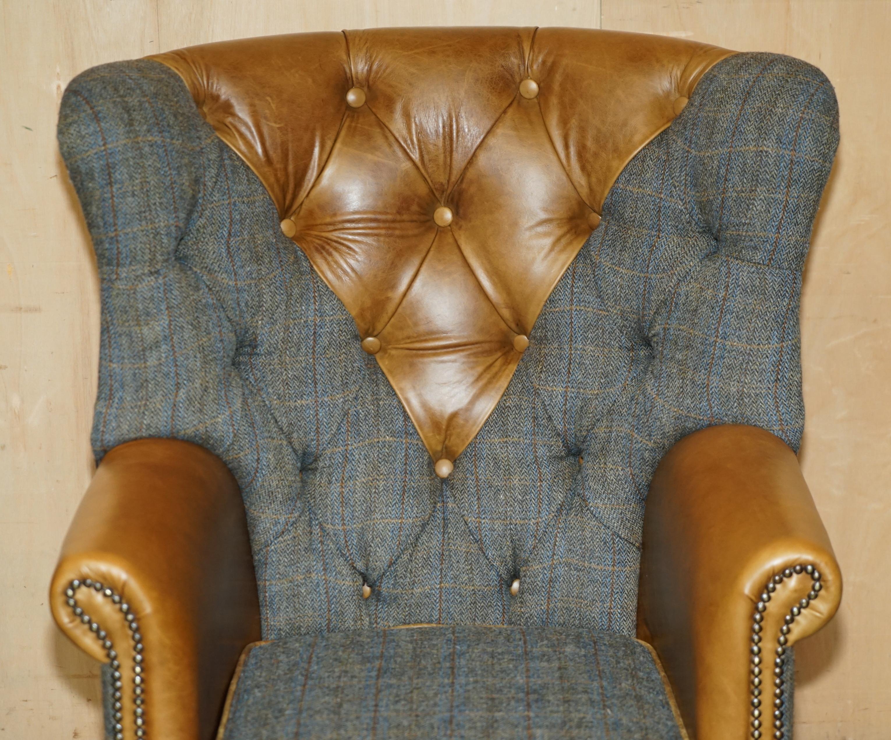English PAIR OF CHESTERFIELD PORTERS HARRIS TWEED BROWN LEATHER ARMCHAiRS PART OF SUITE For Sale