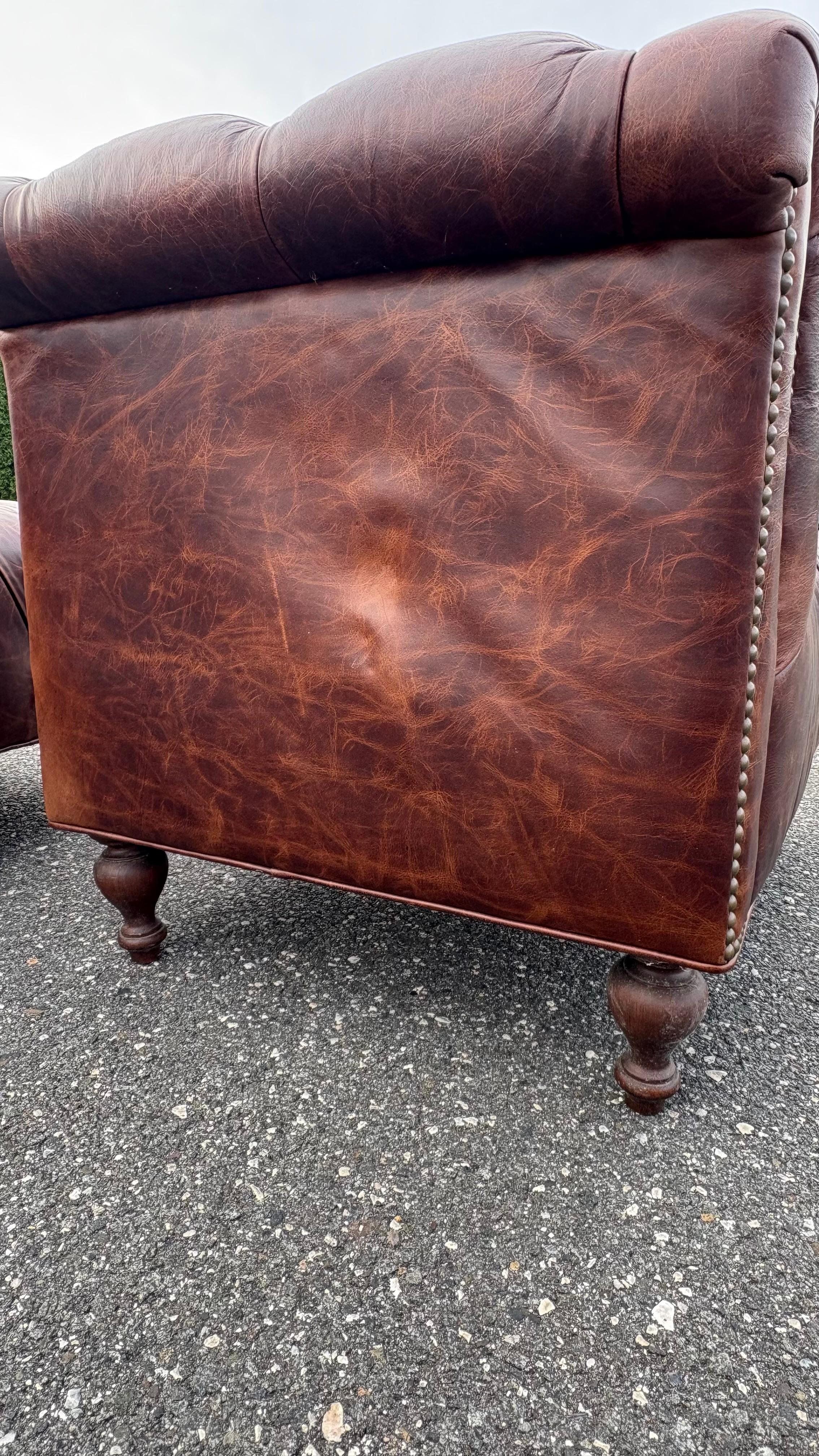 Pareja de Sillones Chesterfield de cuero en venta 2