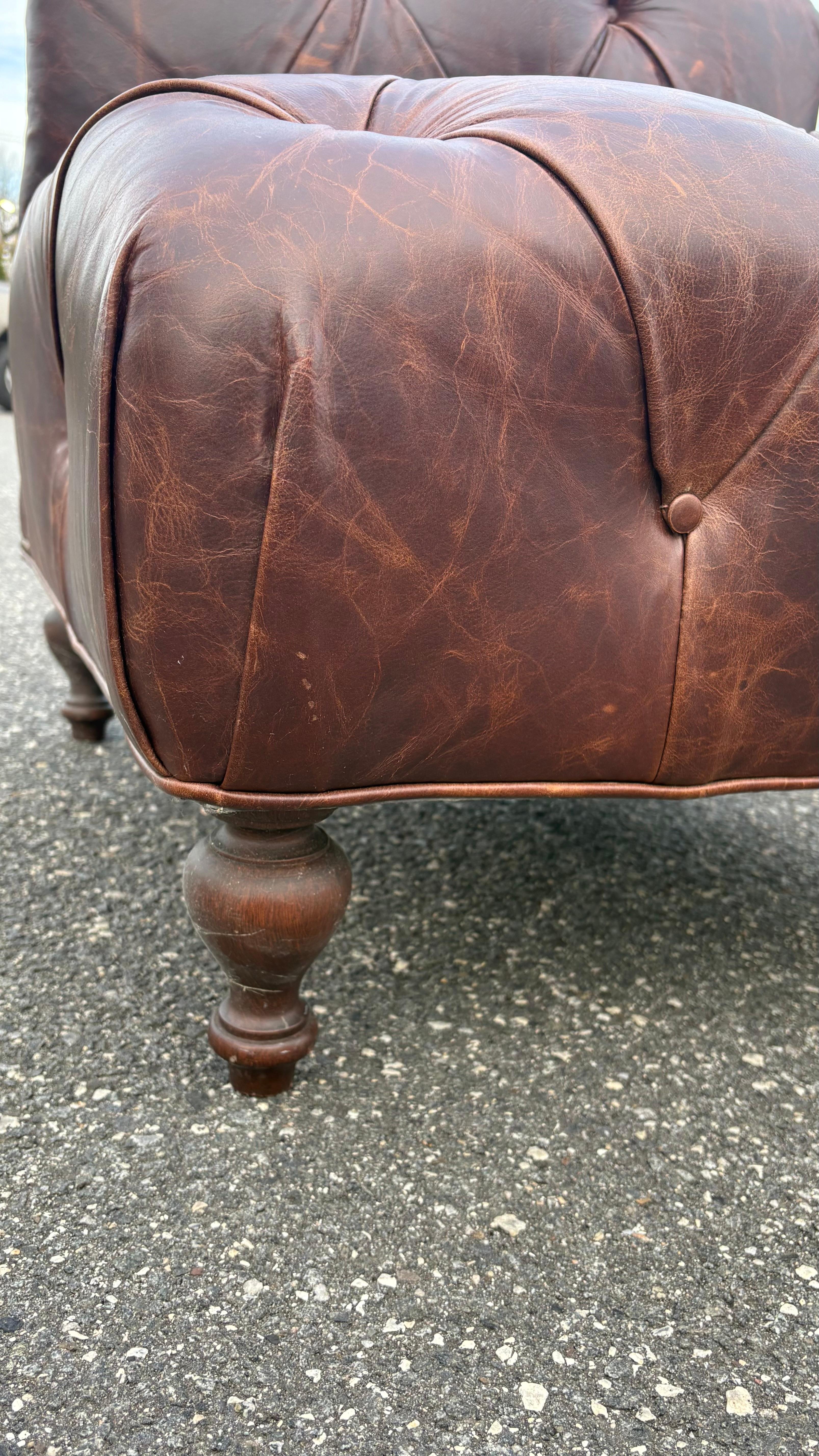 Pareja de Sillones Chesterfield de cuero en venta 3