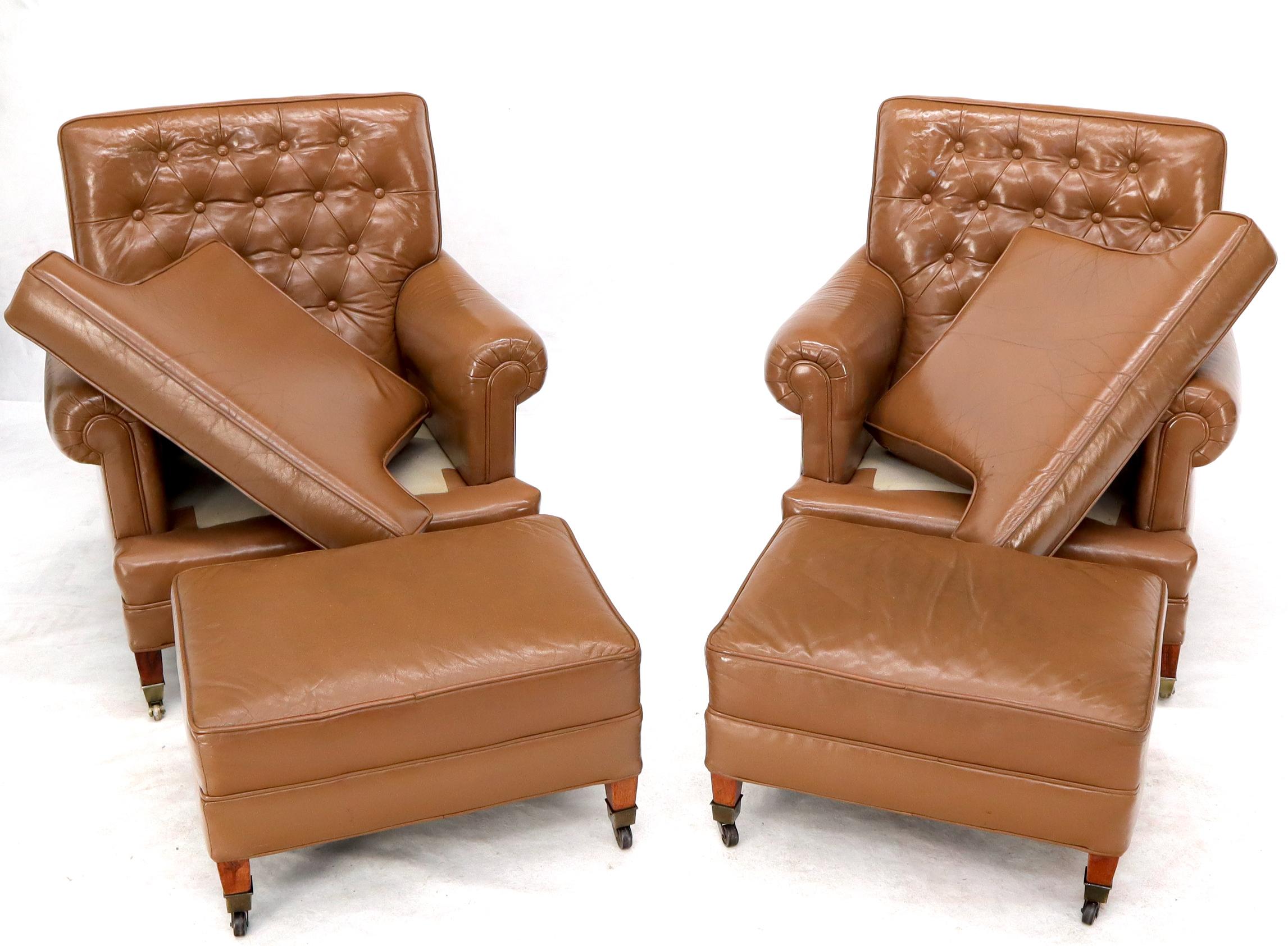 Paar Chesterfield Style Leder Stühle W / Ottomans Brown bis Tan im Zustand „Gut“ im Angebot in Rockaway, NJ