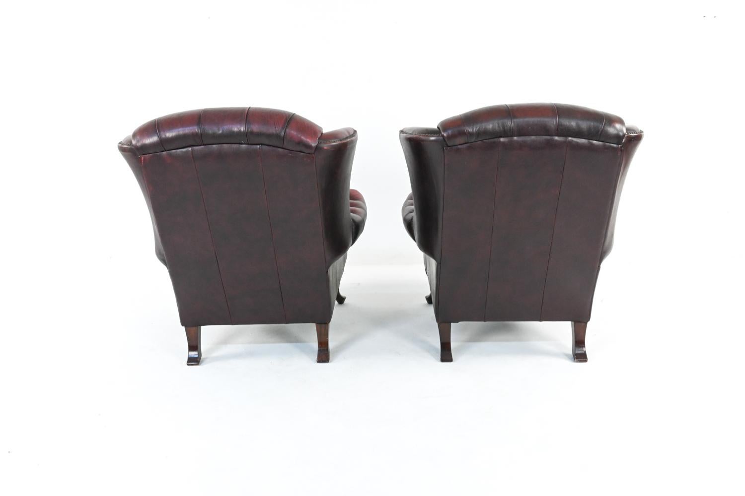 Pareja de sillones reclinables de cuero acolchado estilo Chesterfield Cuero