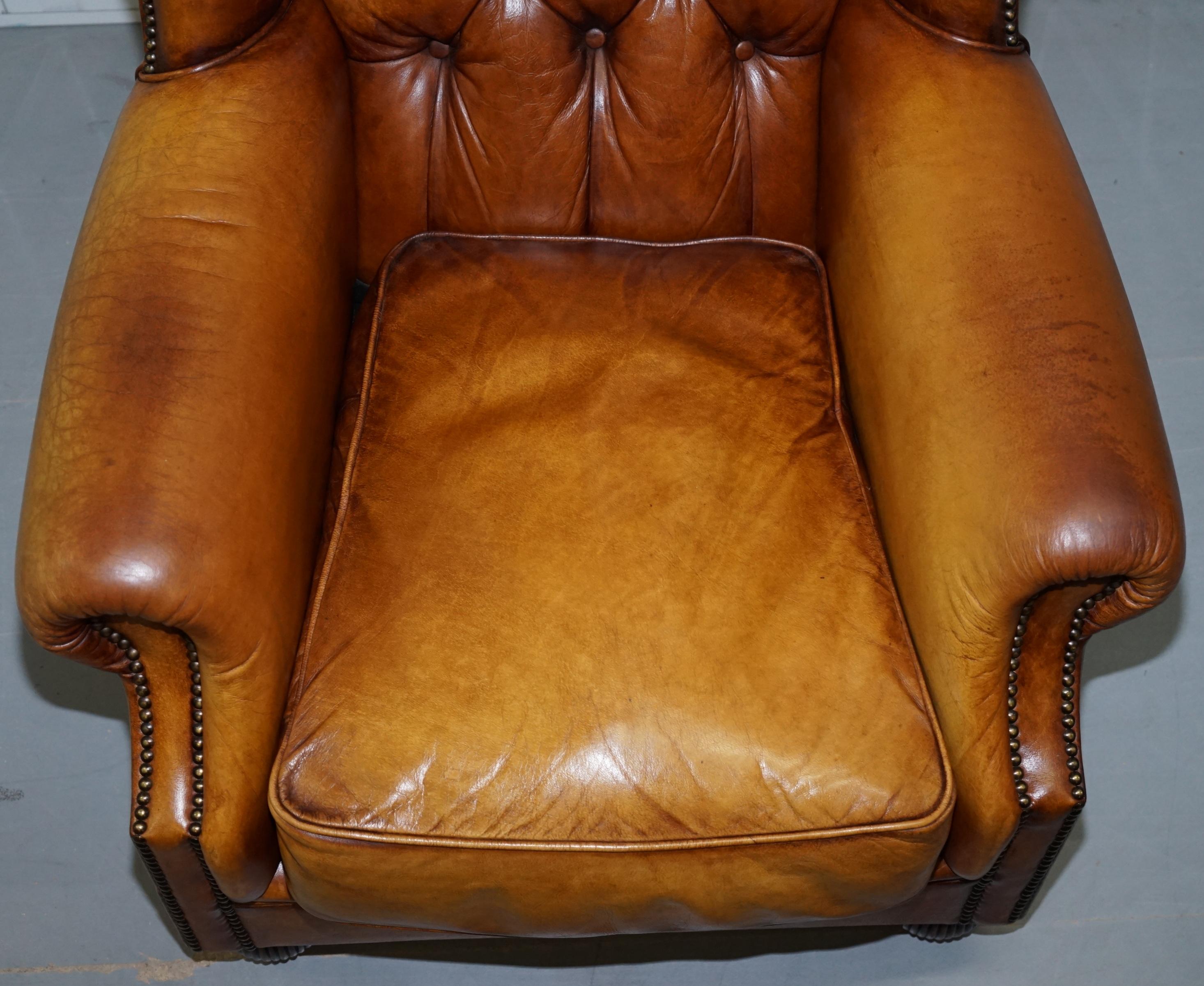 Contemporary Pair of Chesterfield Tetrad Oskar Aged Tan Brown Leather Buttoned Armchairs