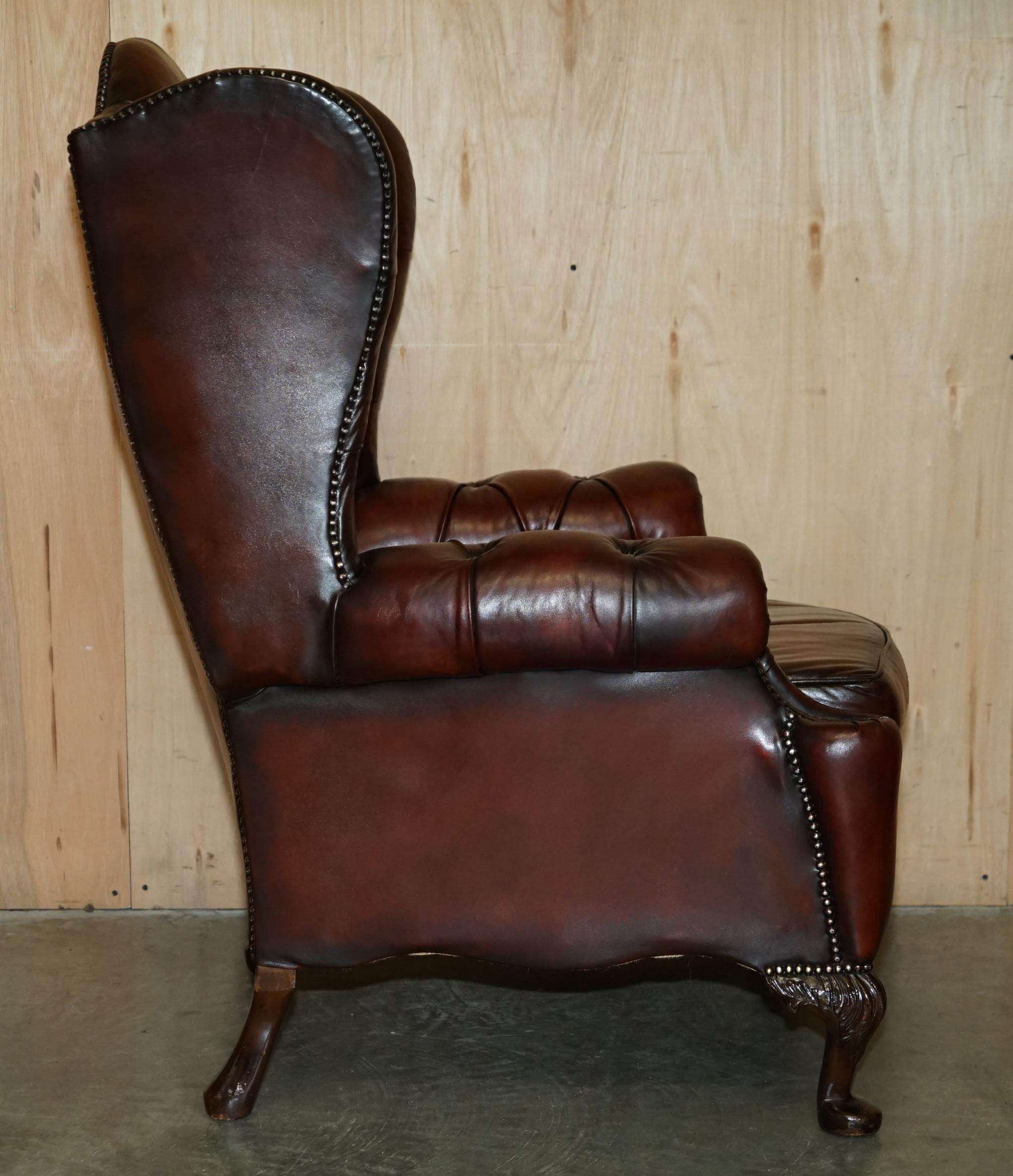 PAIR OF CHESTERFIELD VINTAGE OXBLOOD LEATHER WINGBACK ARMCHAIRS & FOOTSTOOLs For Sale 3