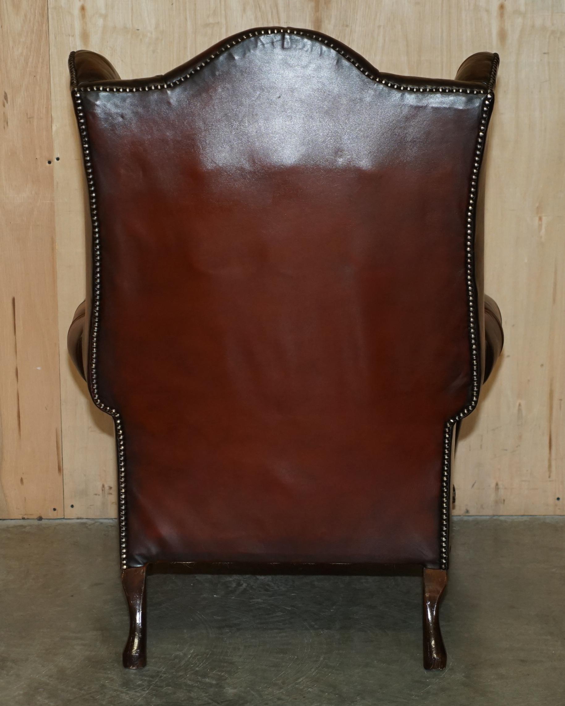 PAIR OF CHESTERFIELD VINTAGE OXBLOOD LEATHER WINGBACK ARMCHAIRS & FOOTSTOOLs For Sale 4