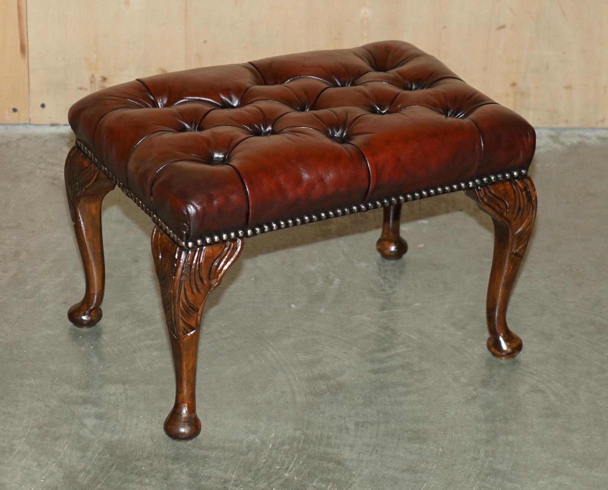 PAIR OF CHESTERFIELD VINTAGE OXBLOOD LEATHER WINGBACK ARMCHAIRS & FOOTSTOOLs For Sale 5