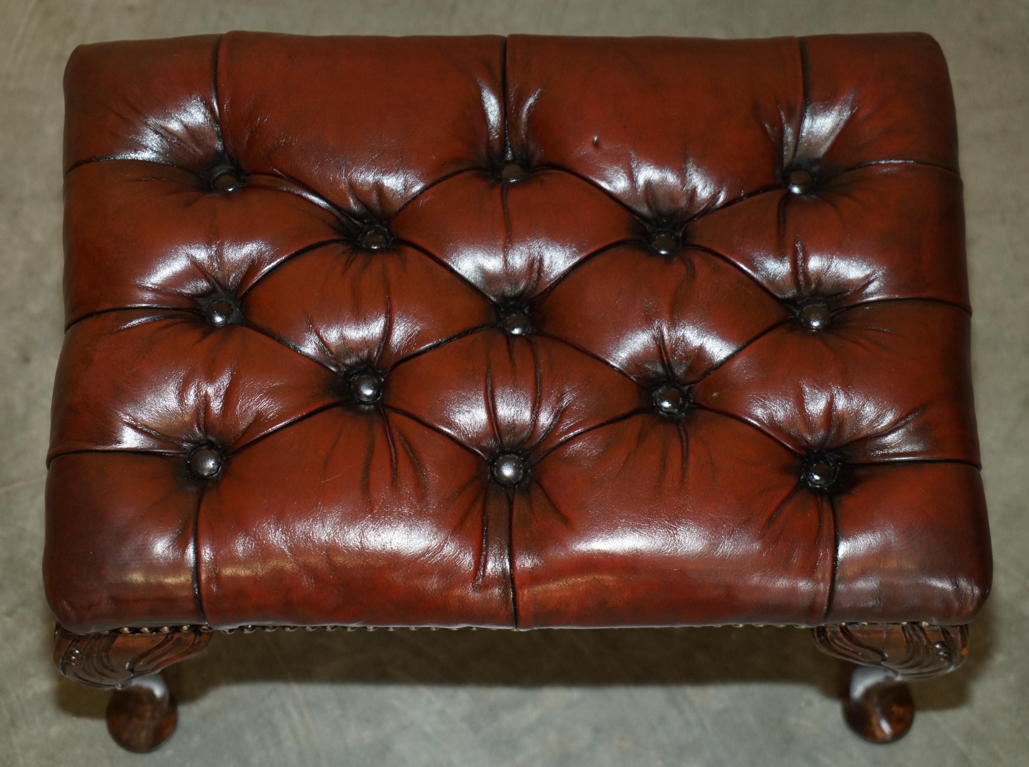 PAIR OF CHESTERFIELD VINTAGE OXBLOOD LEATHER WINGBACK ARMCHAIRS & FOOTSTOOLs For Sale 8