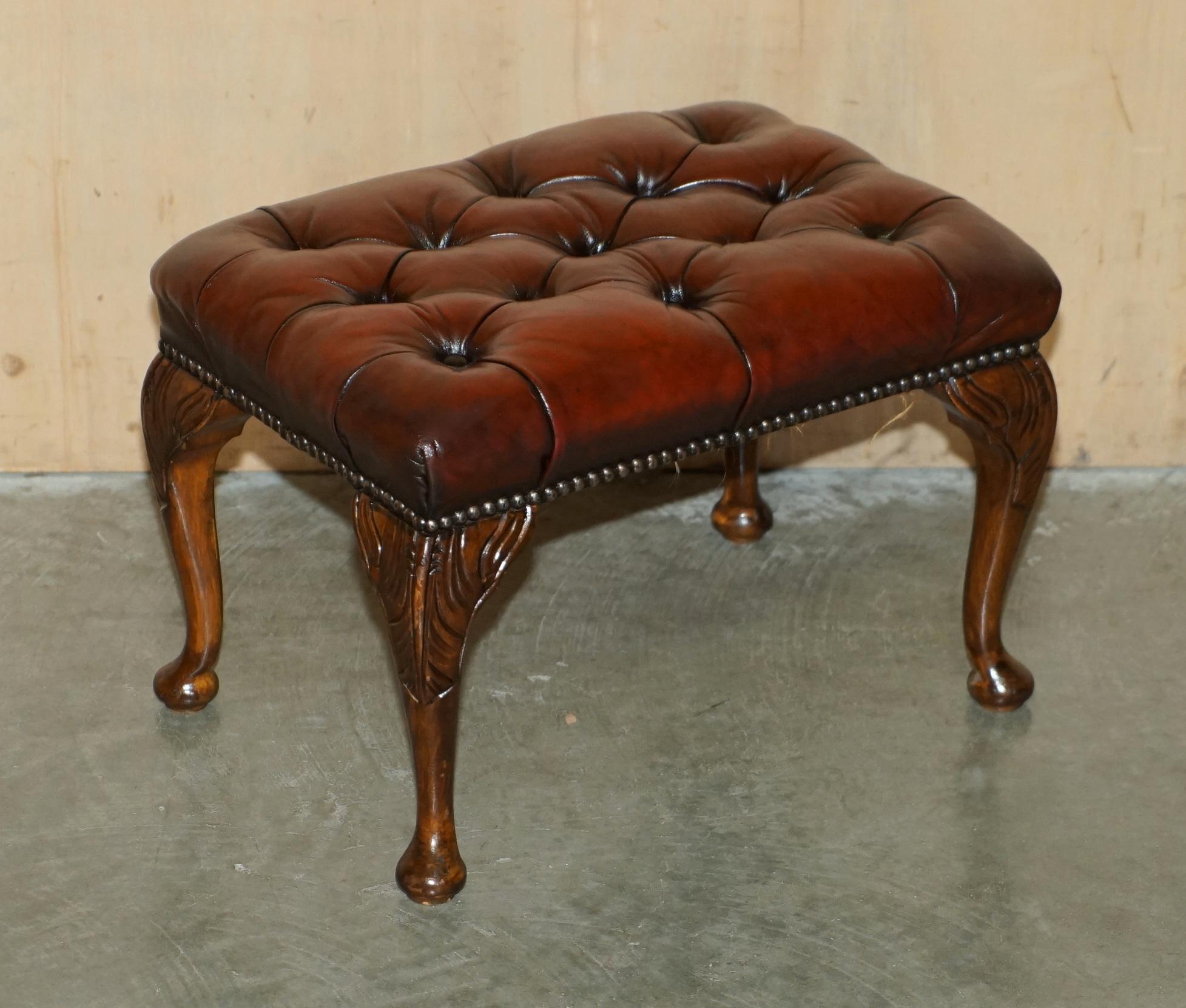 PAIR OF CHESTERFIELD VINTAGE OXBLOOD LEATHER WINGBACK ARMCHAIRS & FOOTSTOOLs For Sale 11