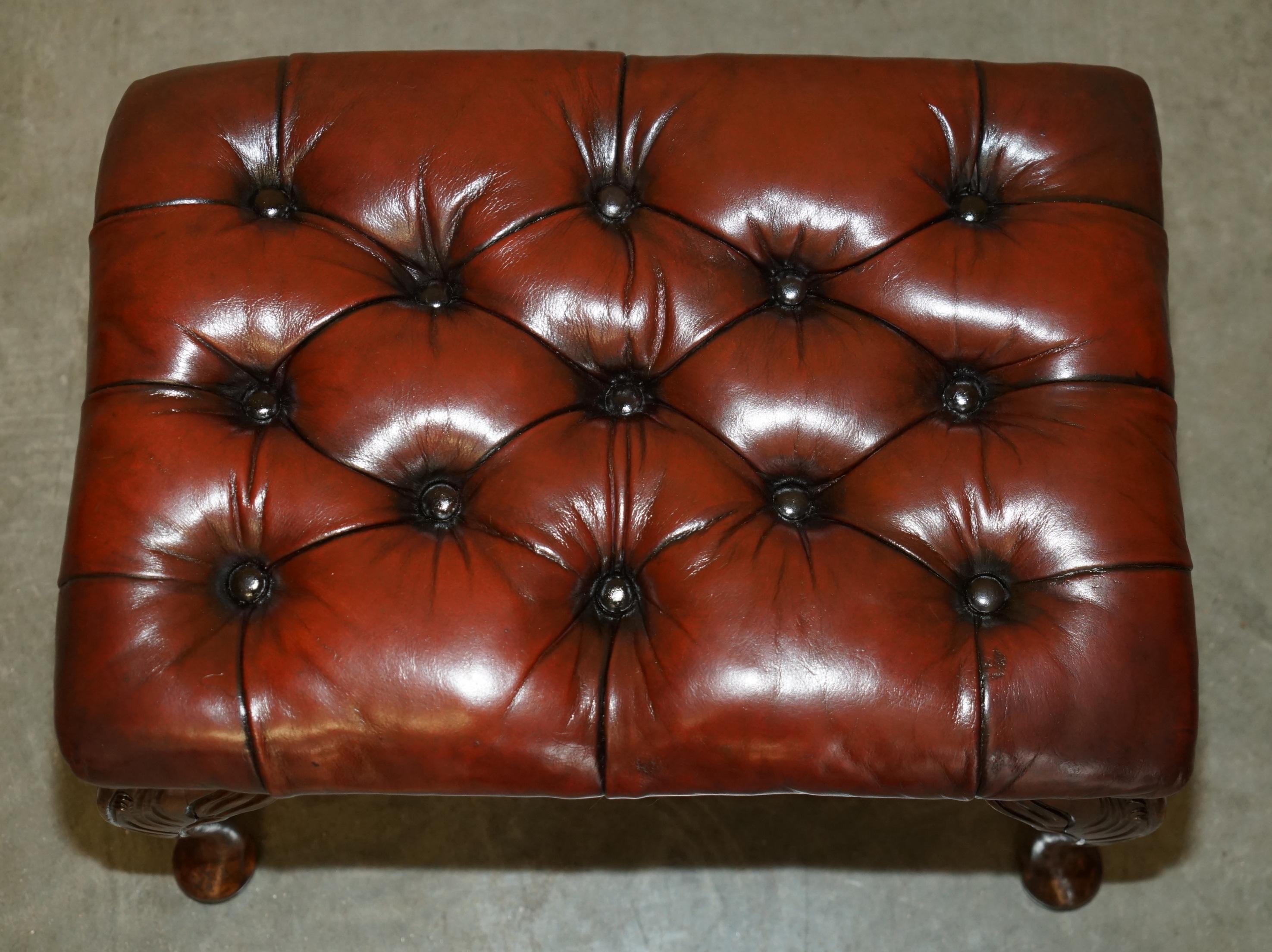 PAIR OF CHESTERFIELD VINTAGE OXBLOOD LEATHER WINGBACK ARMCHAIRS & FOOTSTOOLs For Sale 12