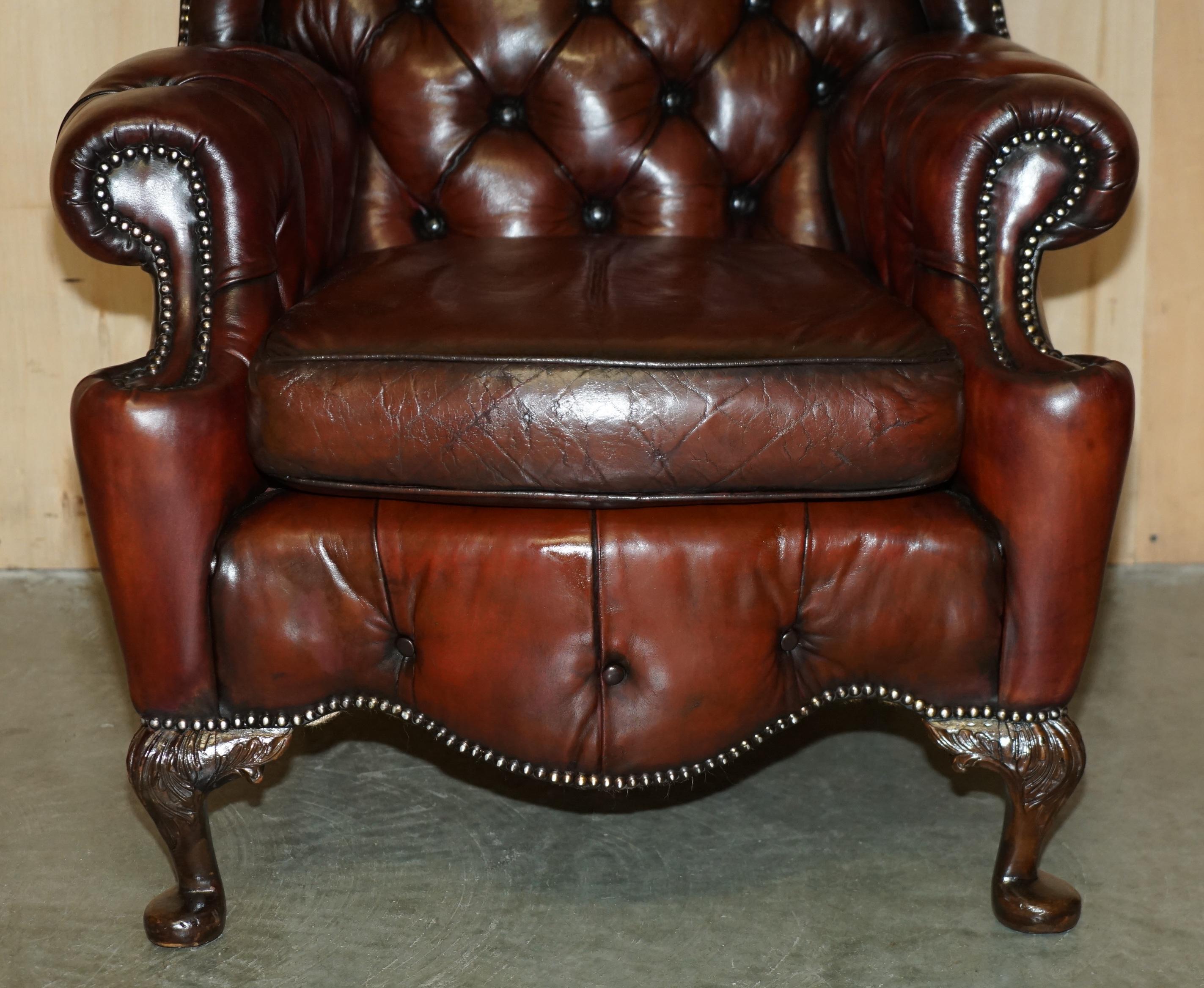 PAIR OF CHESTERFIELD VINTAGE OXBLOOD LEATHER WINGBACK ARMCHAIRS & FOOTSTOOLs For Sale 1
