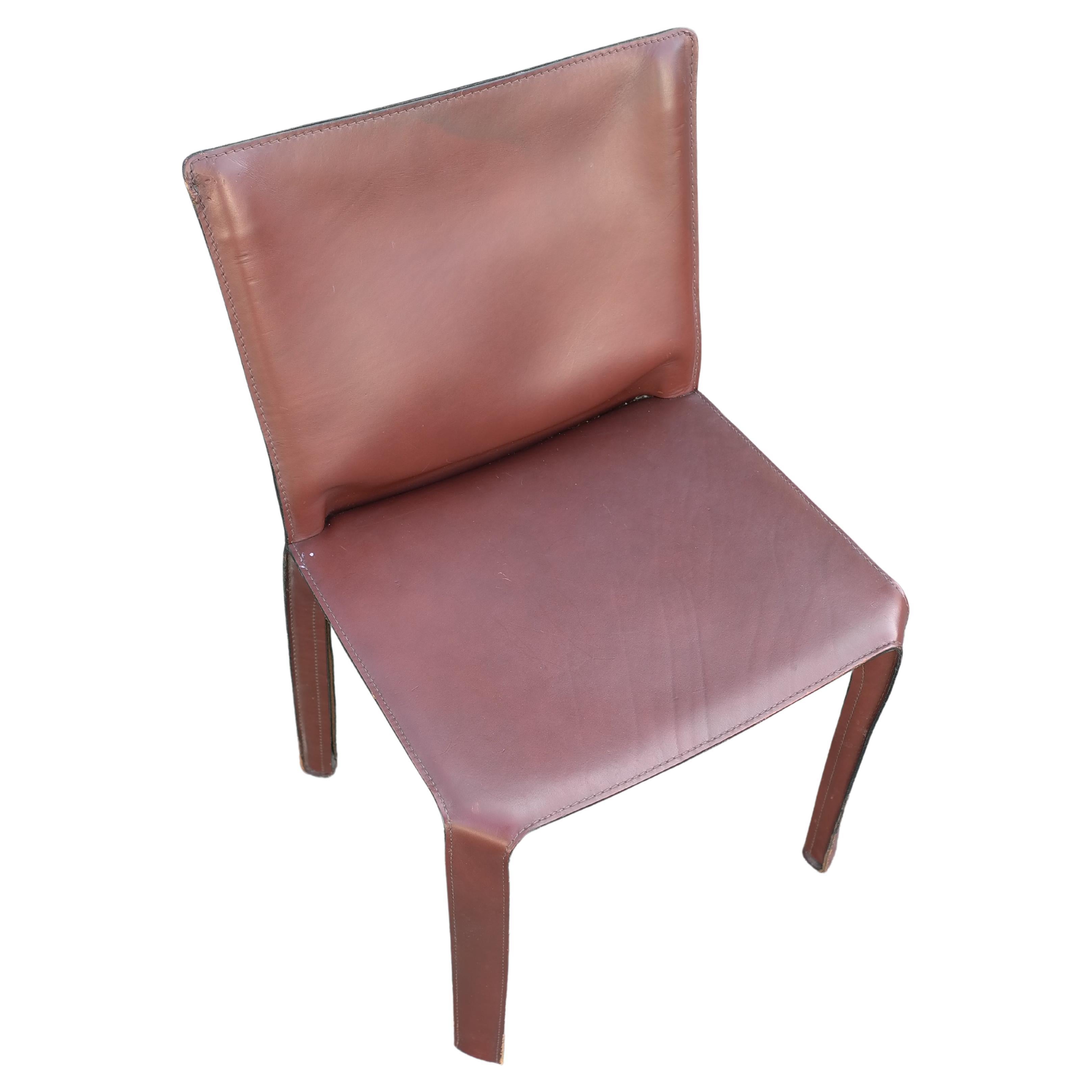 Pair of Chestnut Colored Cab Dining Chairs by Mario Bellini for Cassina In Good Condition For Sale In Den Haag, NL