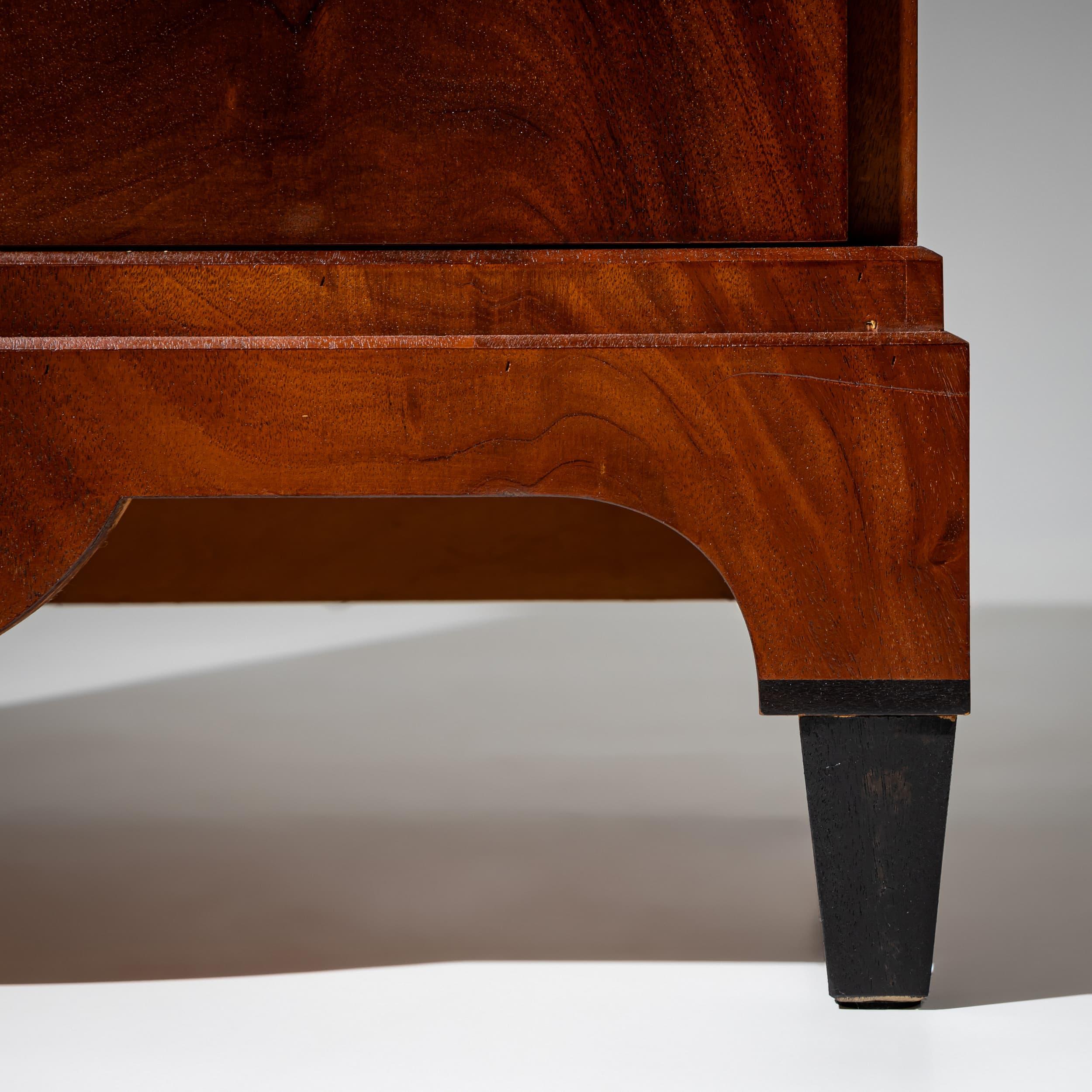 Paire de commodes en style Biedermeier, Italie, 20e siècle en vente 3