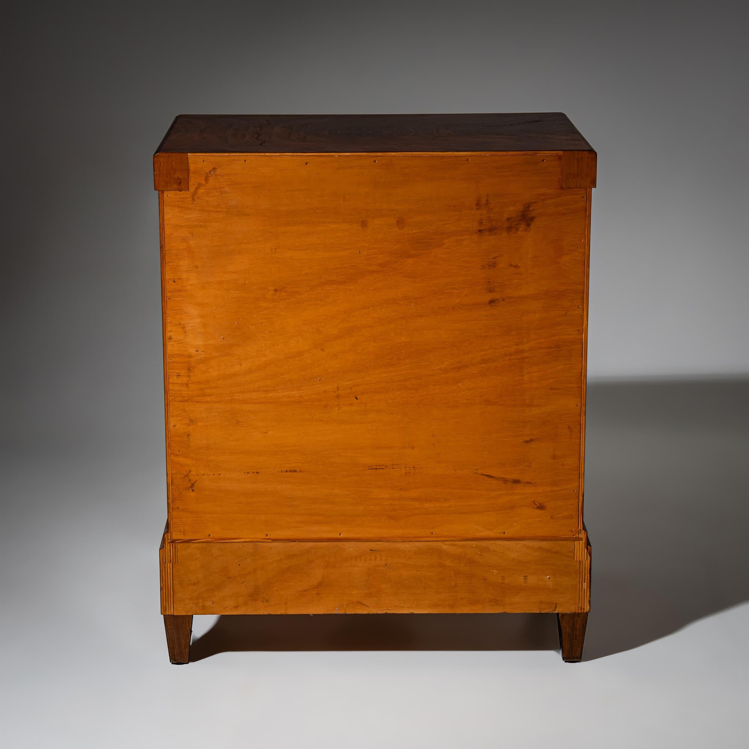 Paire de commodes en style Biedermeier, Italie, 20e siècle en vente 5