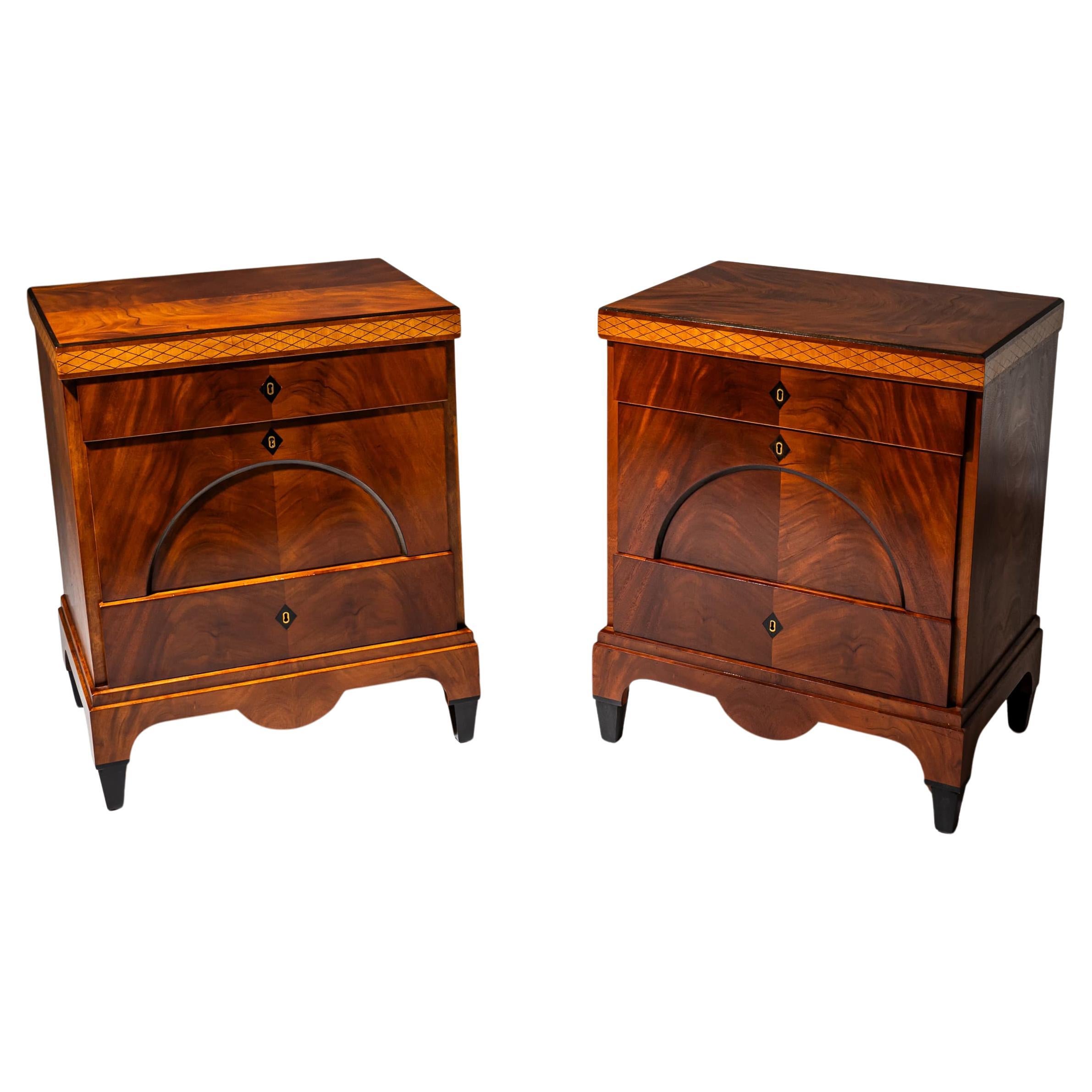 Paire de commodes en style Biedermeier, Italie, 20e siècle