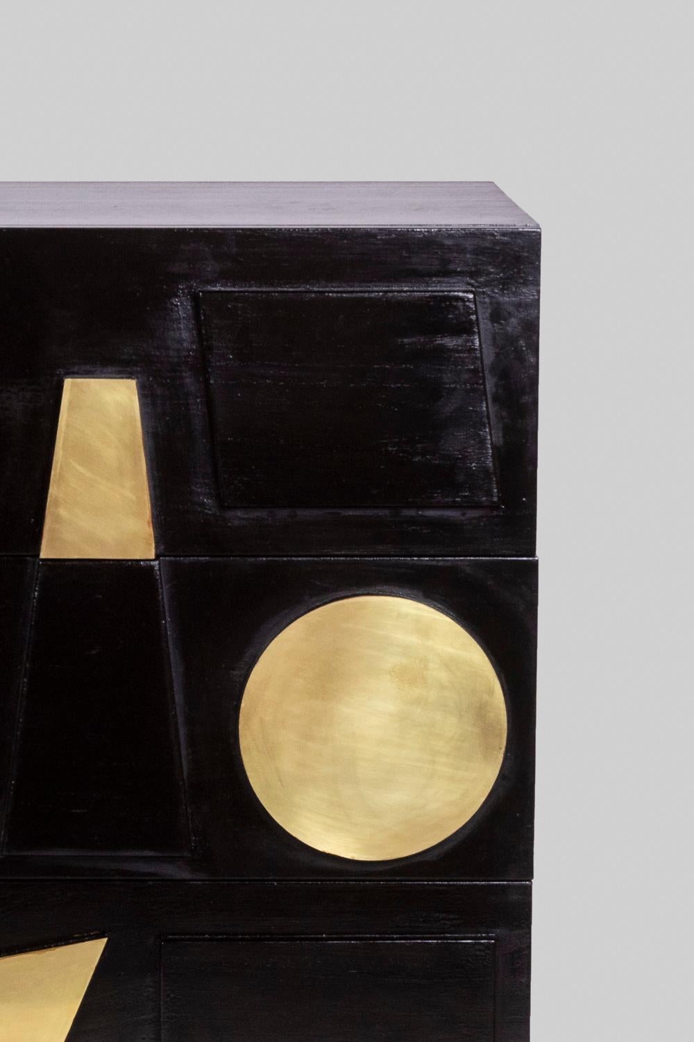 20th Century Pair of chests of drawers in lacquered beech and gilded brass. Contemporary work For Sale