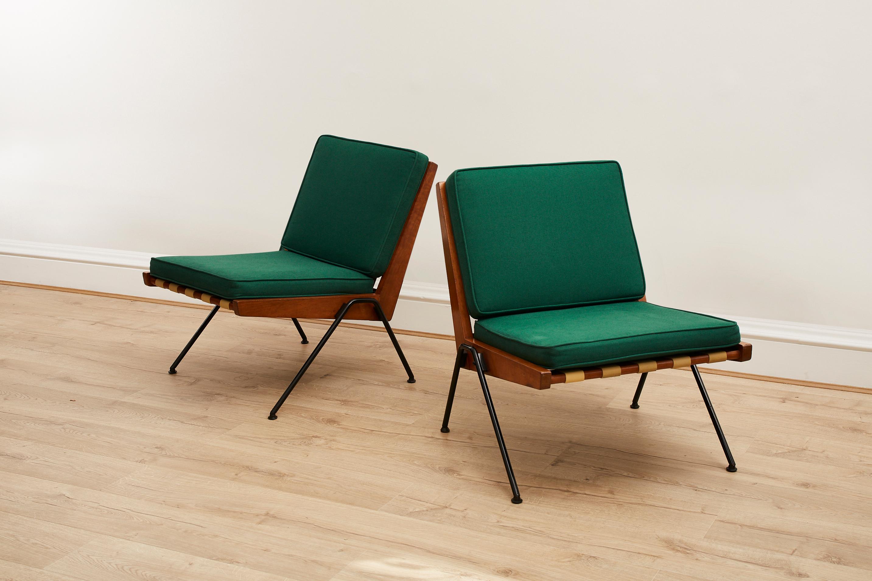 British Pair of Chevron Chairs by Robin Day for Hille, 1950s