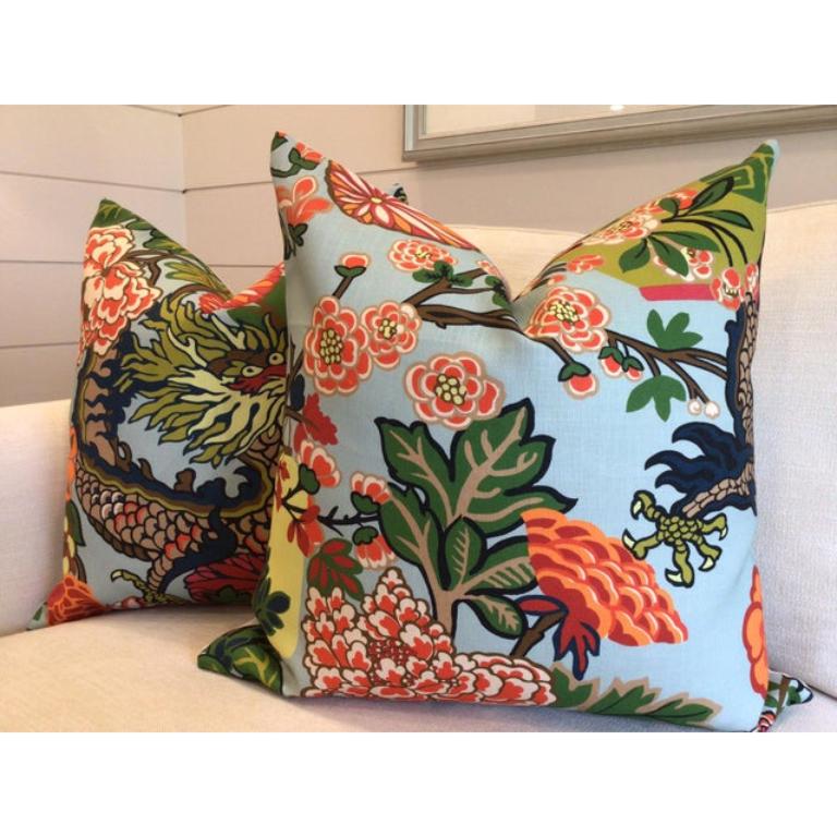 Cineserie Coppia di cuscini in lino Chiang Mai Dragon Aquamarine in vendita