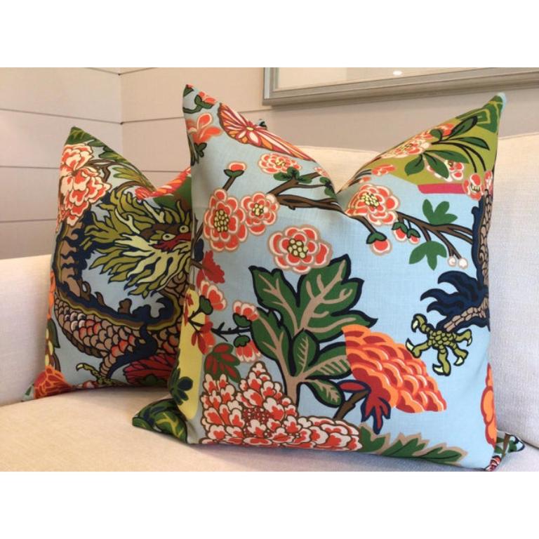 Americano Coppia di cuscini in lino Chiang Mai Dragon Aquamarine in vendita