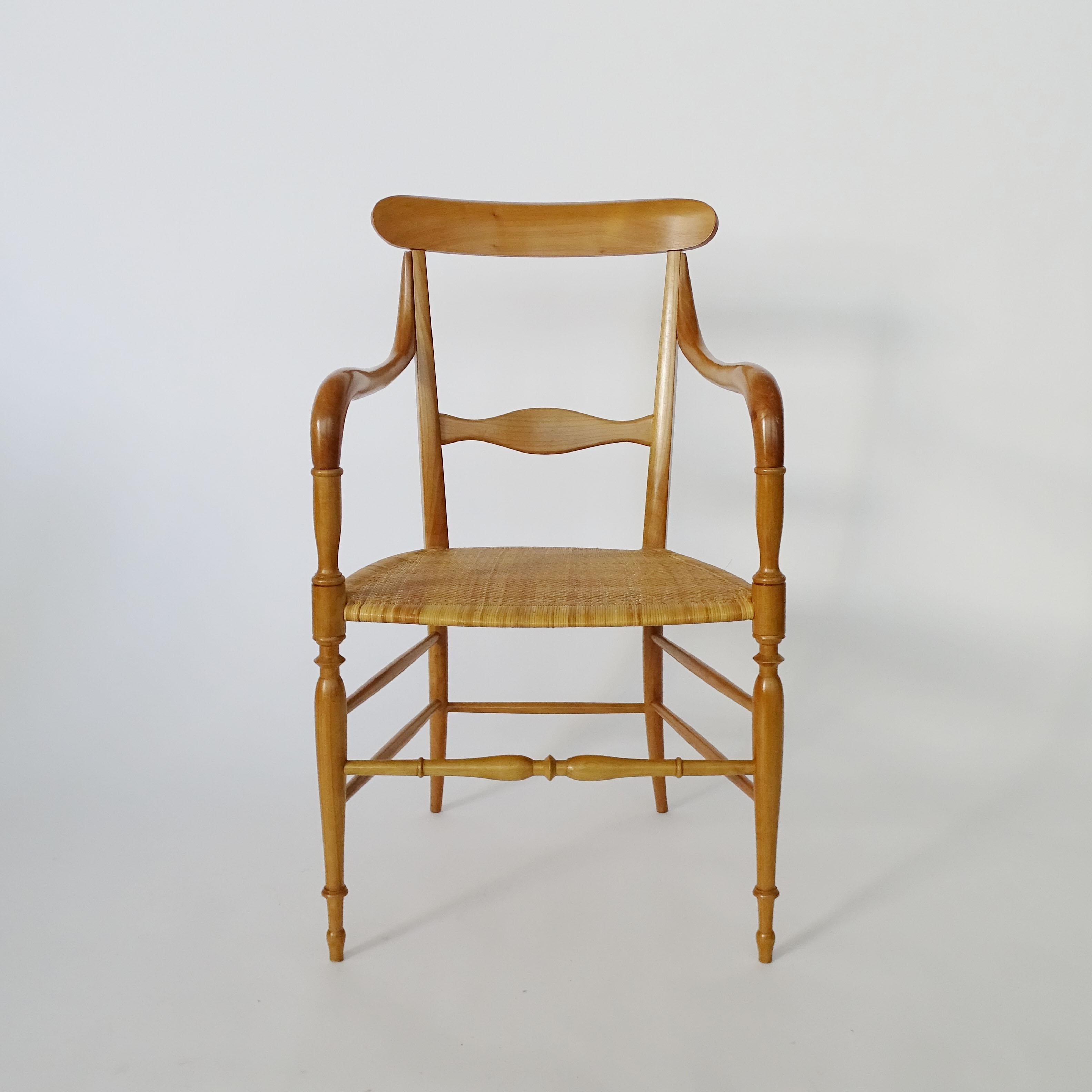 Coppia di poltrone Chiavari in legno e canna.
Ben tenuto.
Italia anni '60