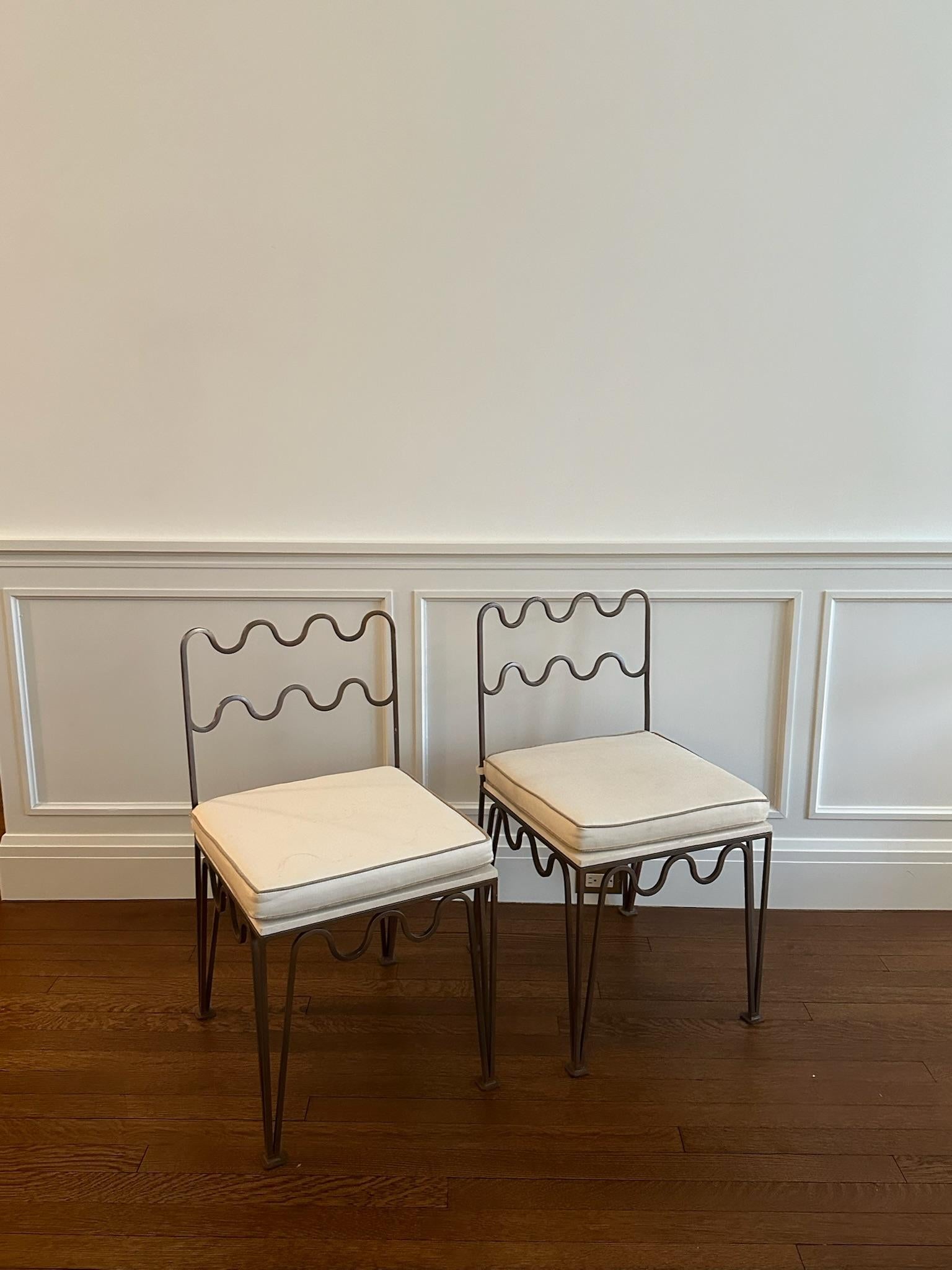 Américain Paire de chaises d'appoint en bronze d'inspiration Royere en vente