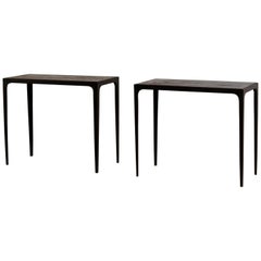 Ein Paar schicke Beistelltische aus Ebenholz 'Esquisse' von Design Frères