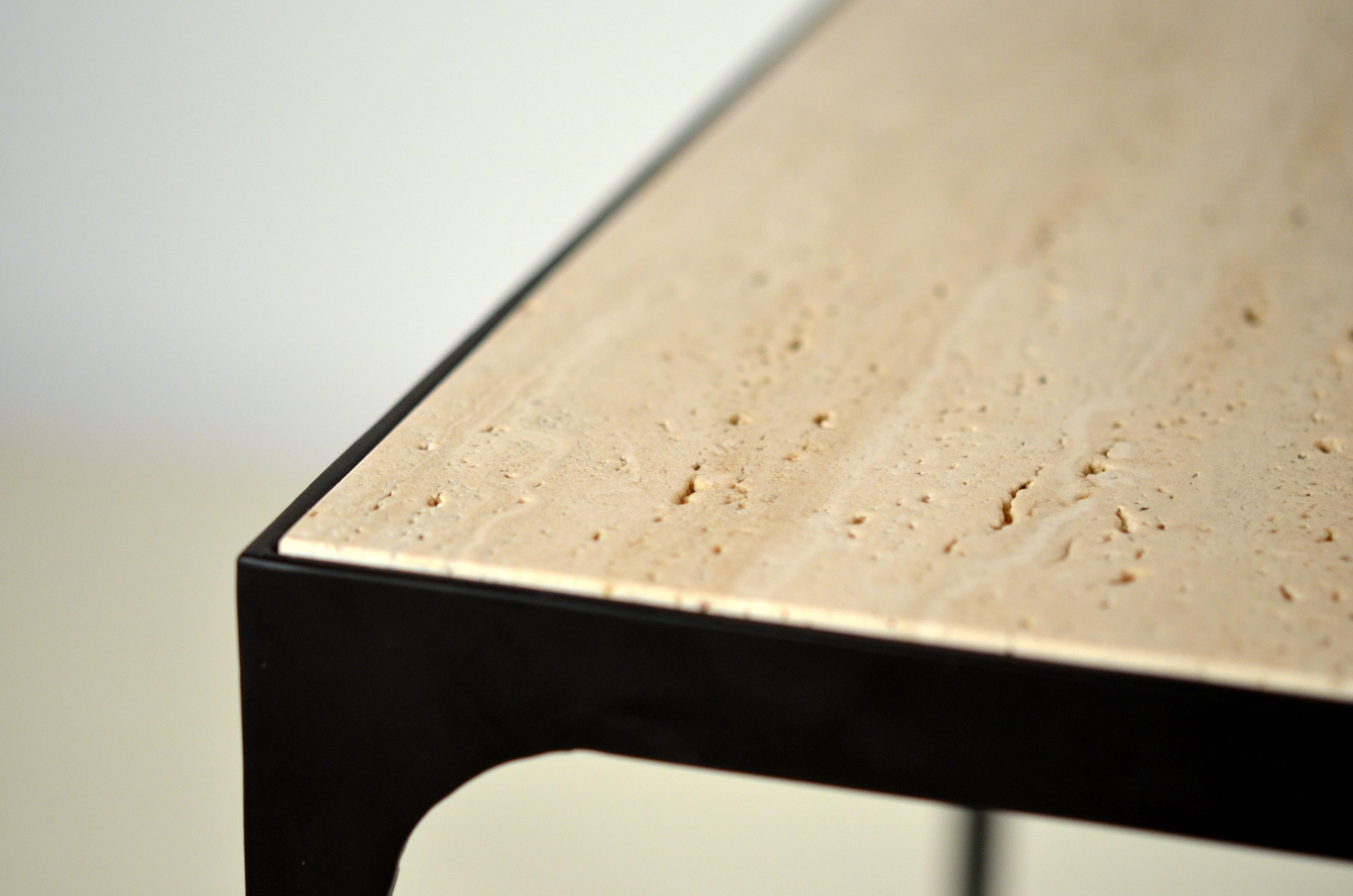 Chic 'Esquisse' Beistelltische aus elfenbeinfarbenem Travertin von Design Frres, Paar im Angebot 5