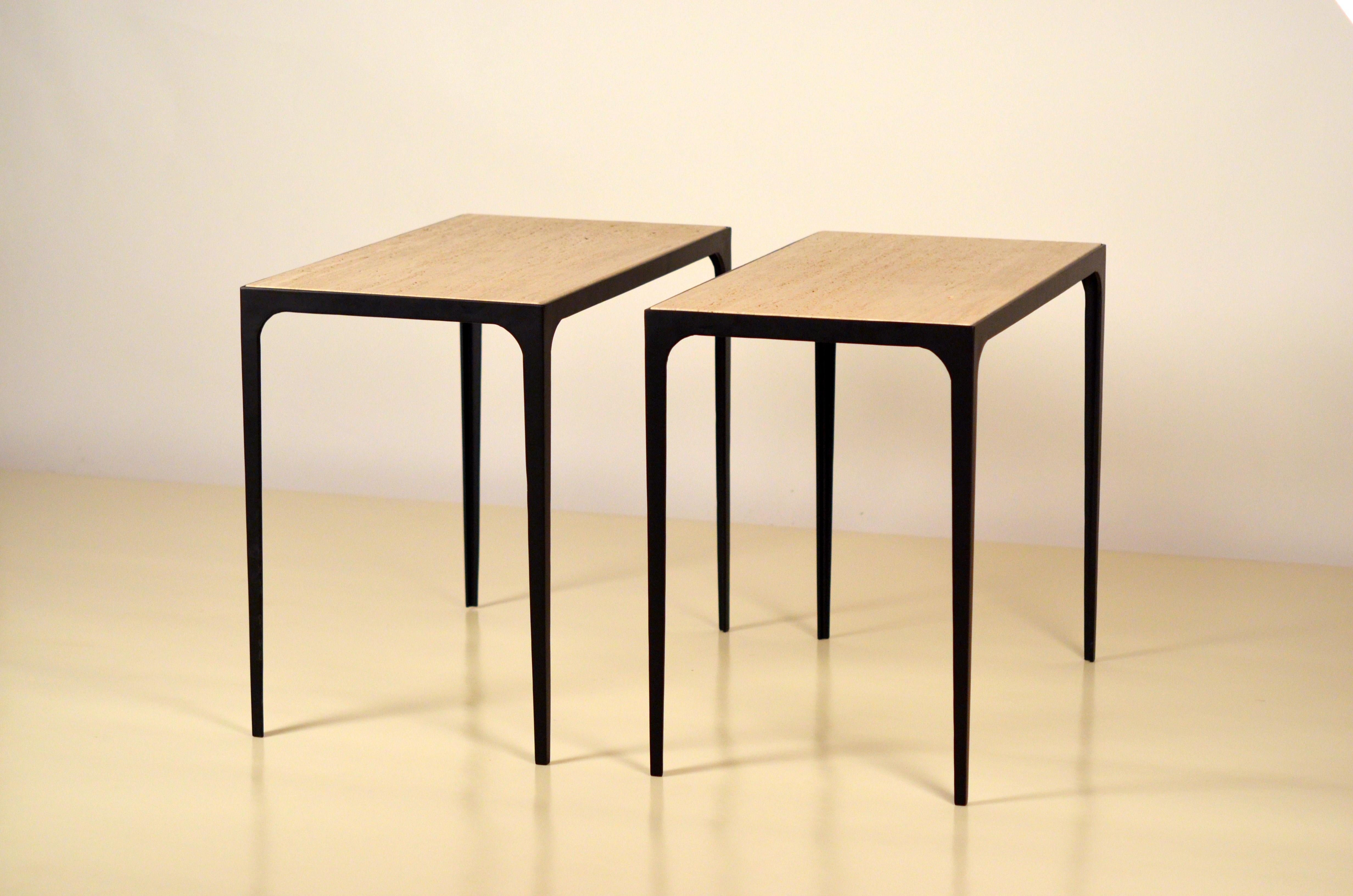 Pair of chic 'Esquisse' grooved ivory travertine side tables by Design Frères.