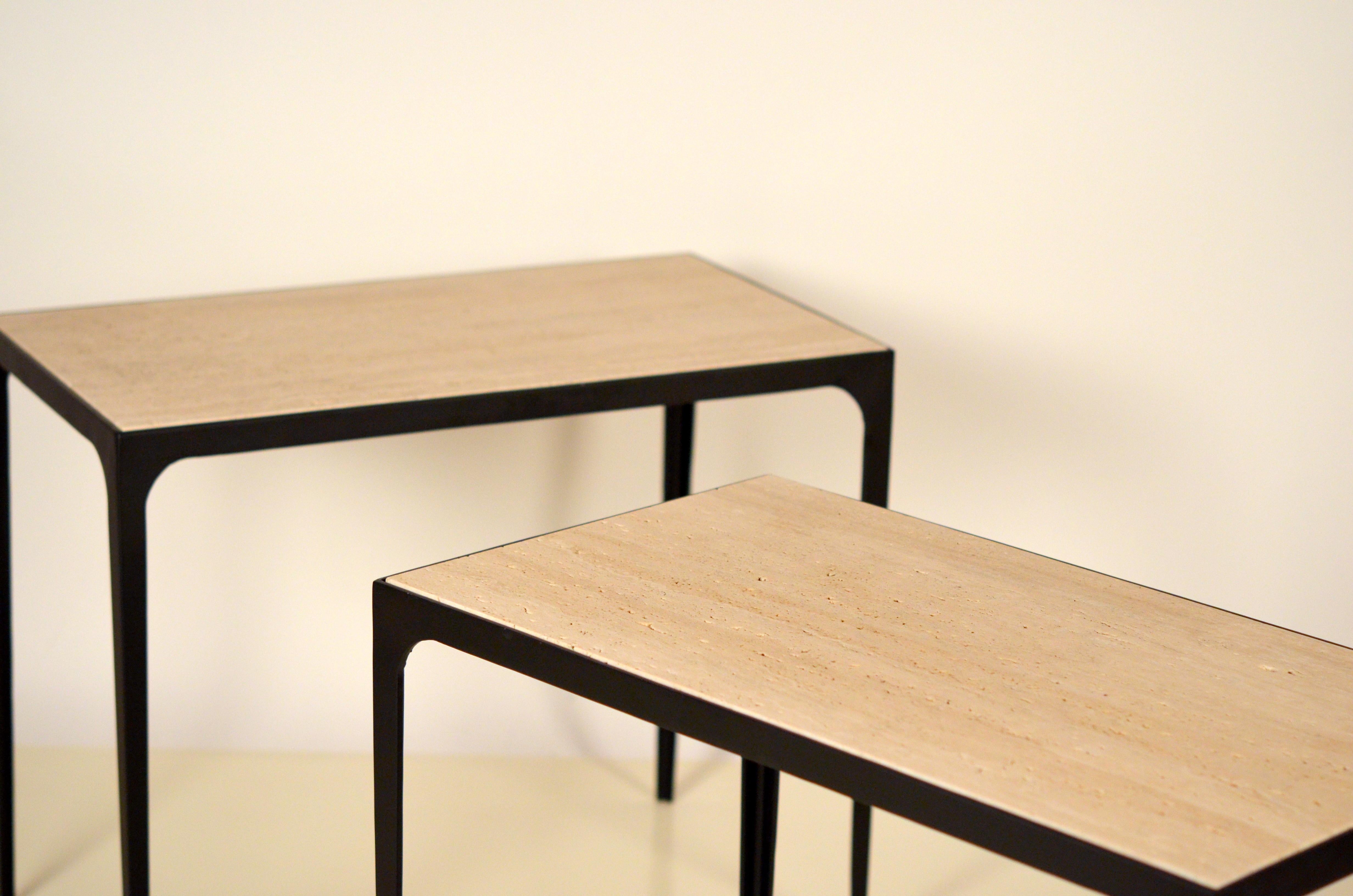 Pair of Chic 'Esquisse' Grooved Ivory Travertine Side Tables by Design Frères In New Condition For Sale In Los Angeles, CA