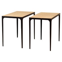 Paire de tables d'appoint en travertin ivoire cannelé 'Esquisse' de Design Frères