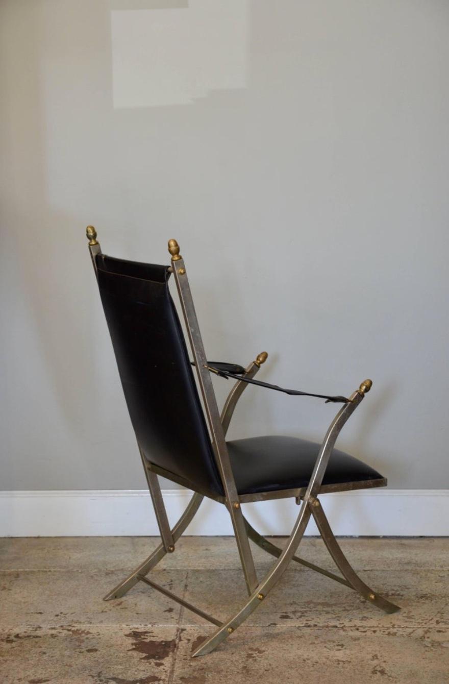 Chic Folding Campaign Sessel im Stil von Maison Jansen, Paar (Gebürstet) im Angebot