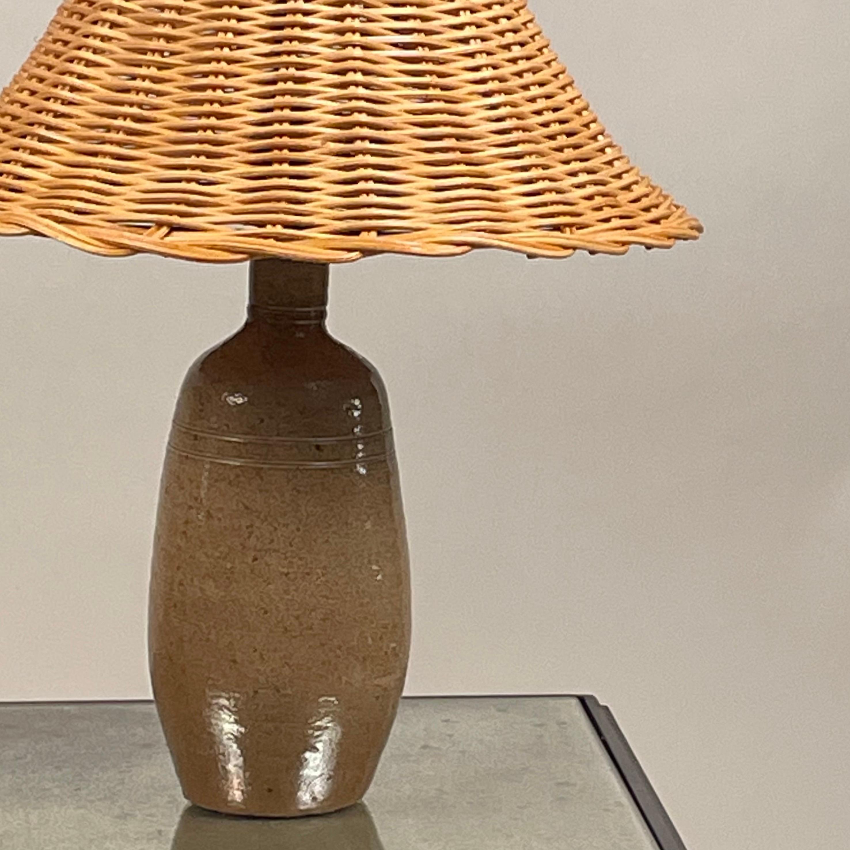Moderno Coppia di lampade chic in terracotta e rattan 