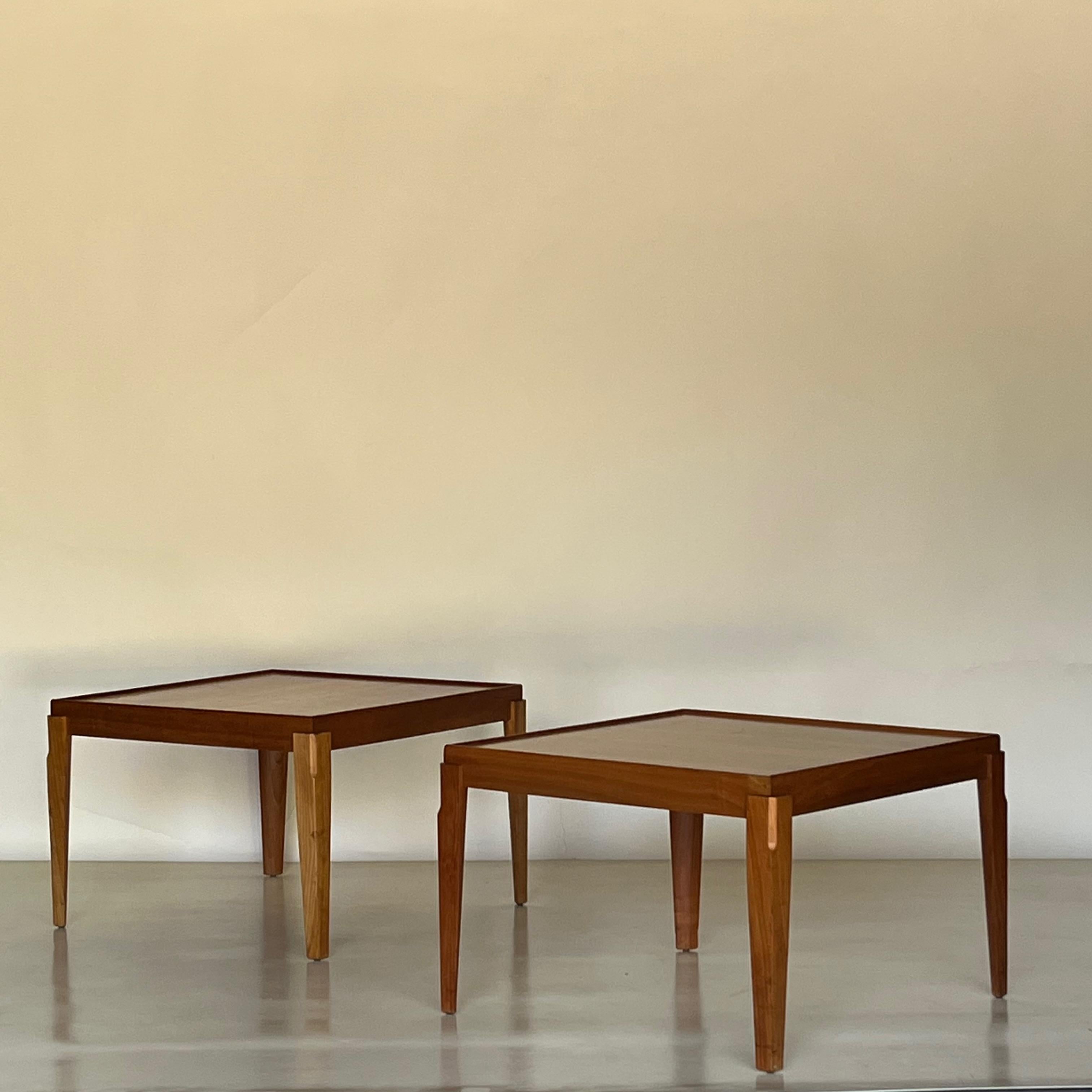 Pair of Italian blond ash end tables in the style of Gio Ponti.

Excellent proportions; beautiful wood grain.

Chic and understated.