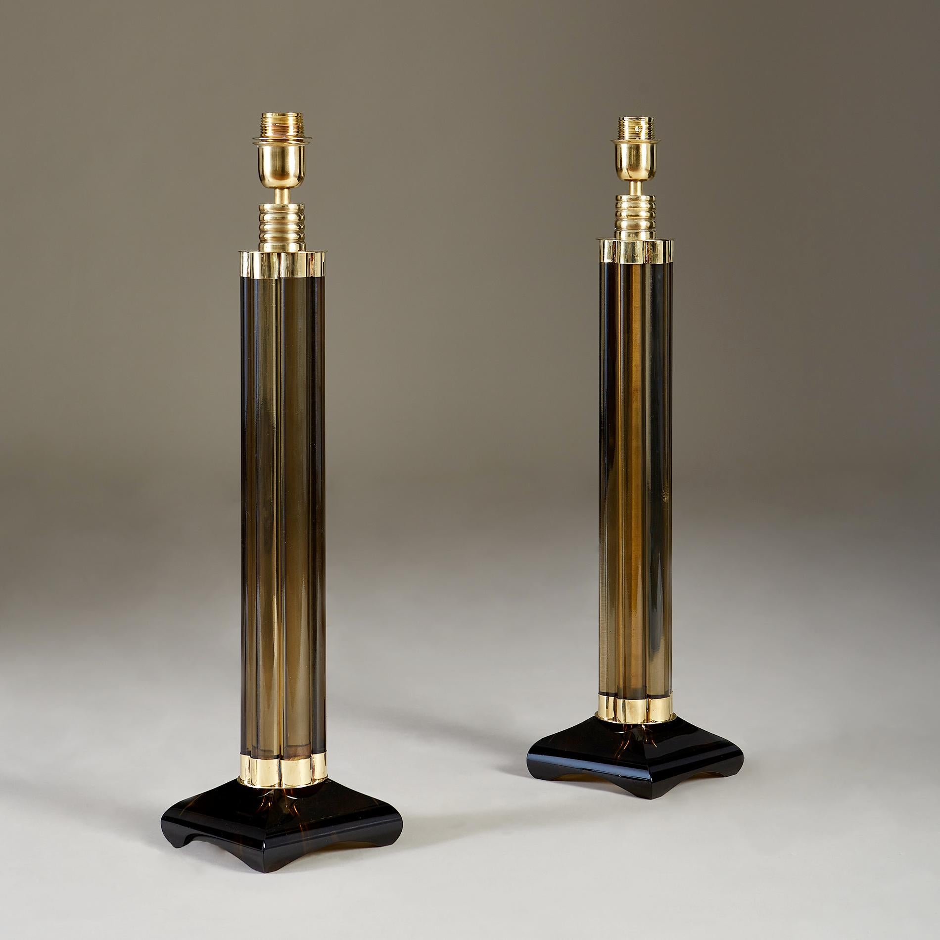 Coppia di eleganti lampade a colonna in vetro fumé e ottone di Murano In condizioni ottime in vendita a London, GB