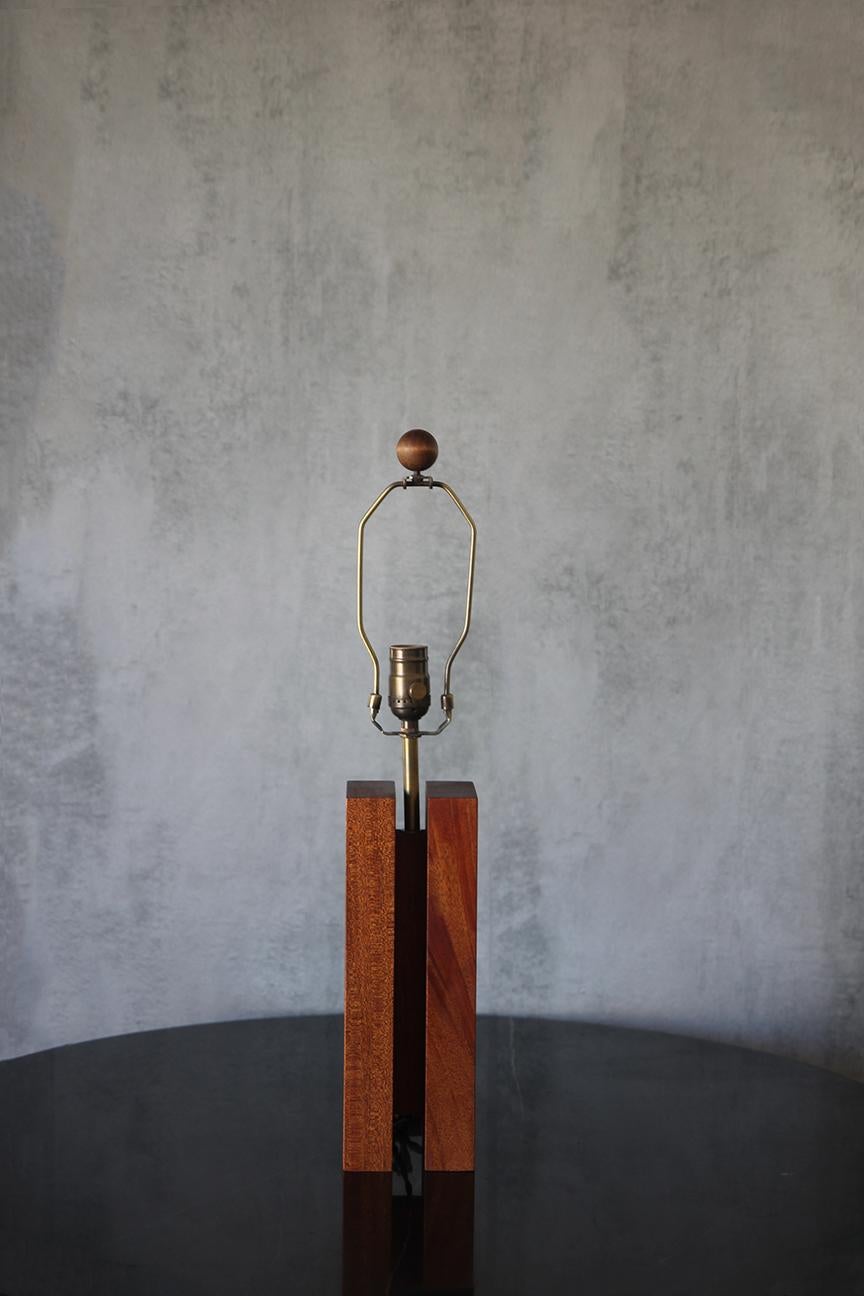 Ein Paar schicke große 'Cubismo' Lampen mit Leinenschirm von Understated Design (Organische Moderne) im Angebot