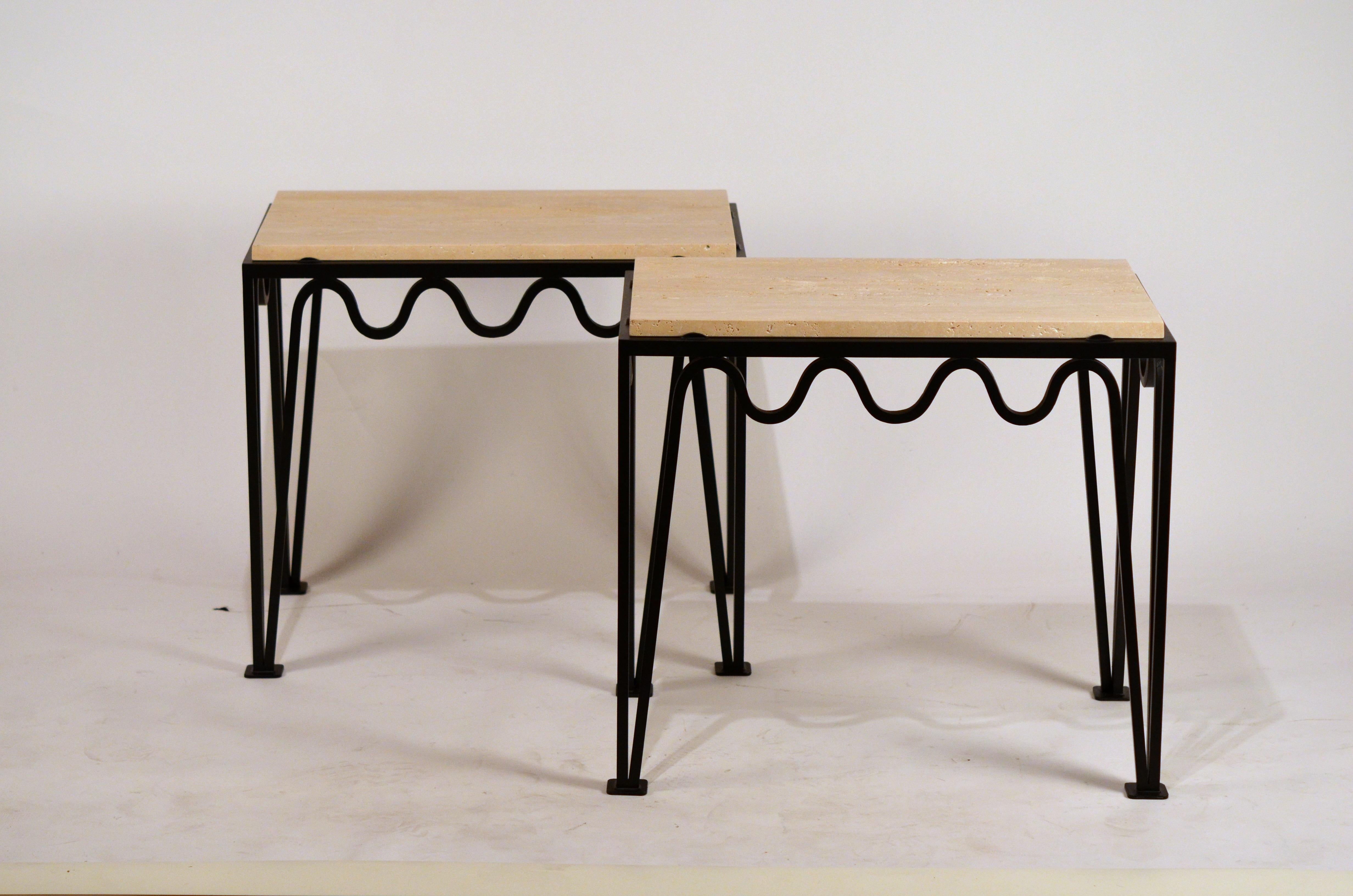 Paar Beistelltische 'Méandre' aus schwarzem Eisen und Travertin von Design Frères.

Schick und unaufdringlich.