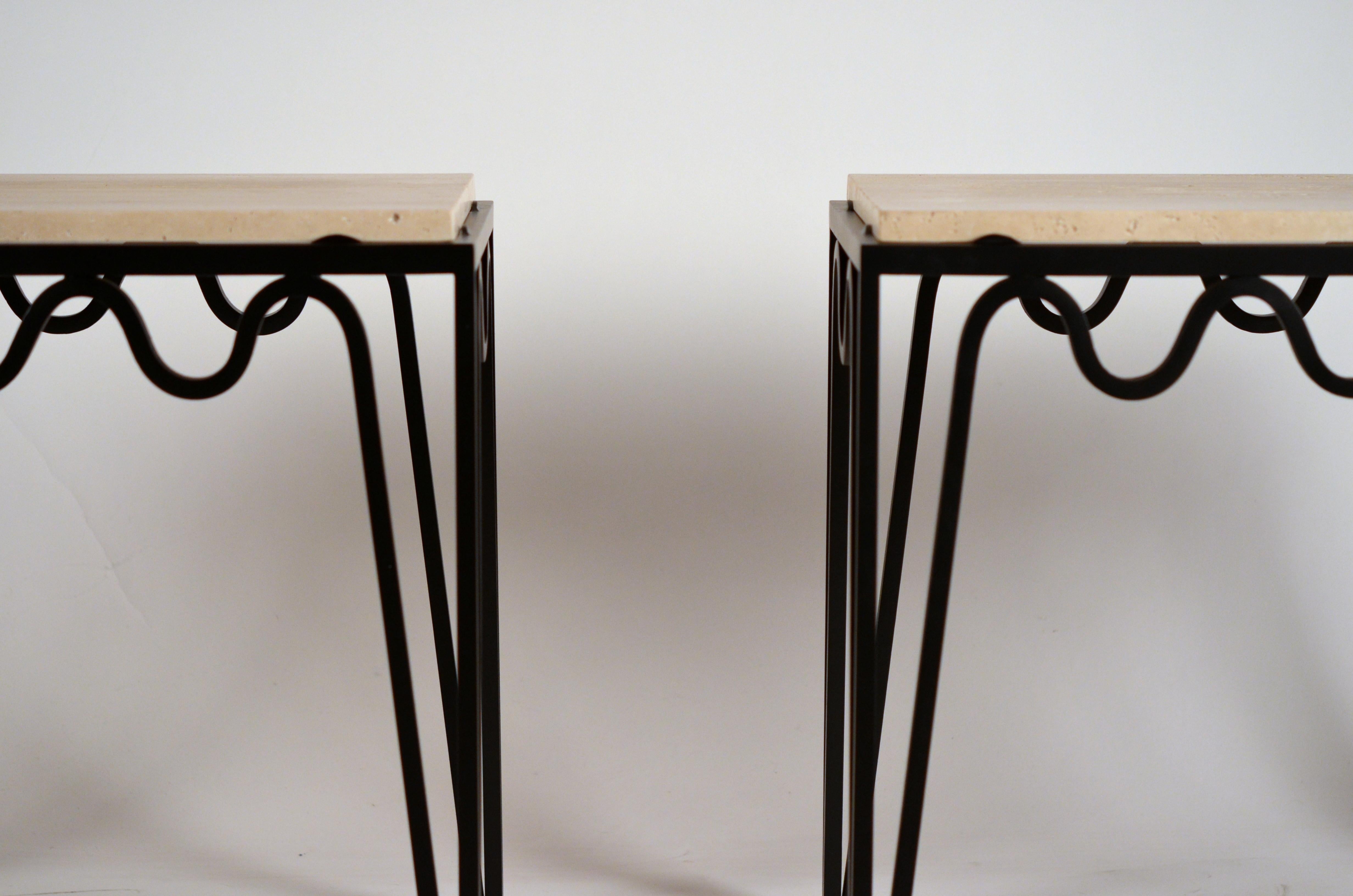Powder-Coated Pair of Chic 'Méandre' Black Iron and Travertine Side Tables by Design Frères For Sale