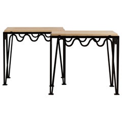 Paire de tables d'appoint 'Méandre' en fer noir et travertin par Design Frères