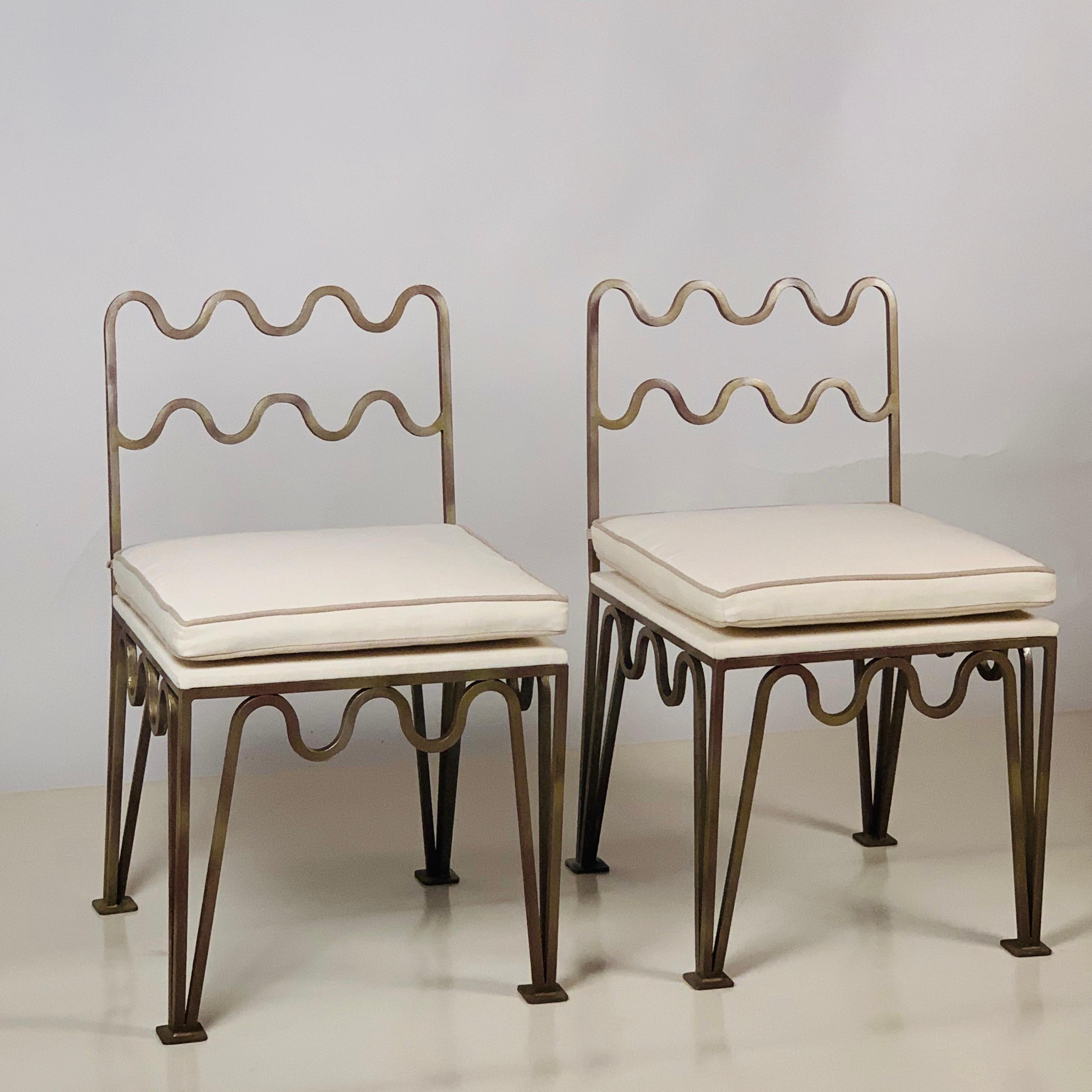 Moderne Paire de chaises d'appoint Chic 'Méandre' par Design Frères en vente