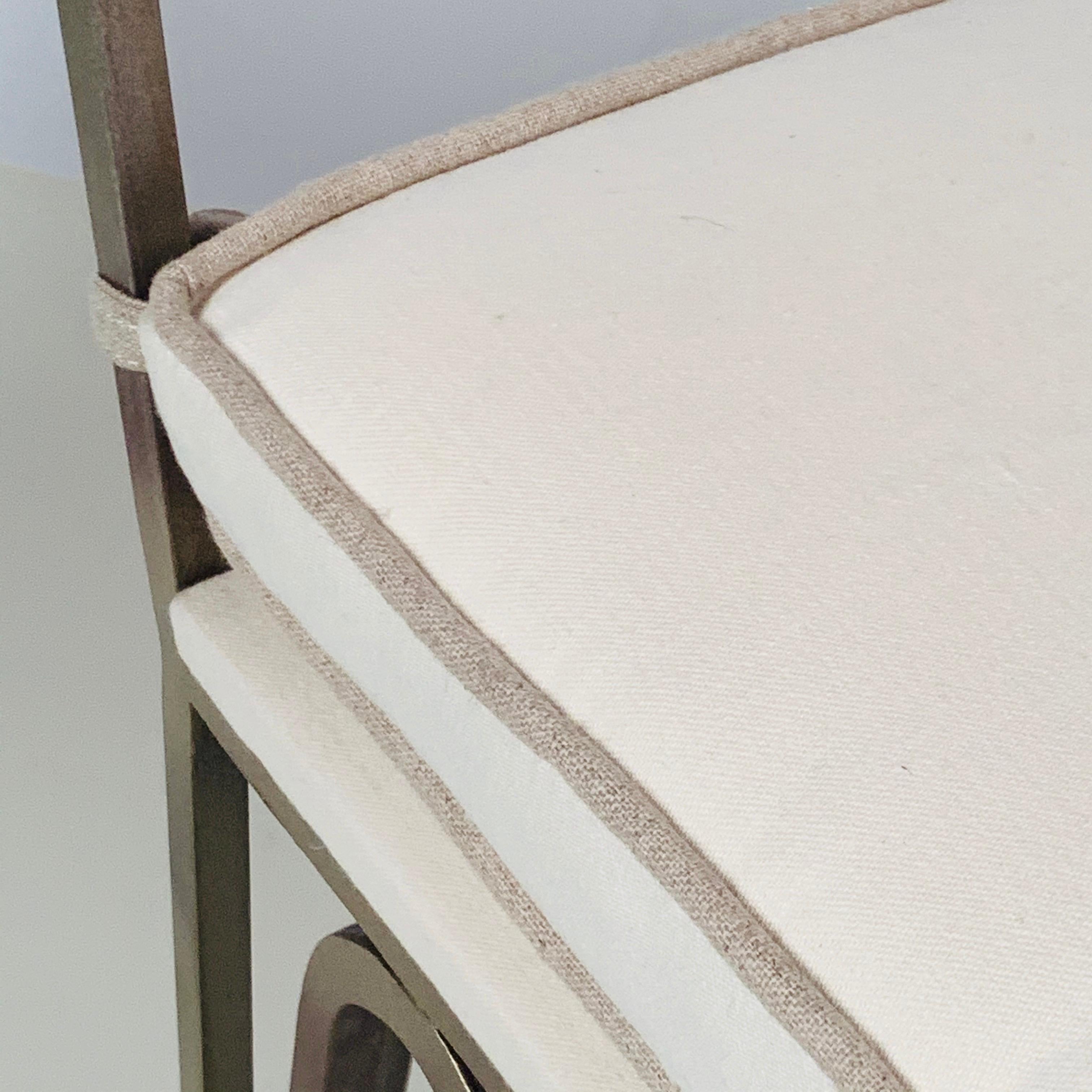 Tissu d'ameublement Paire de chaises d'appoint Chic 'Méandre' par Design Frères en vente