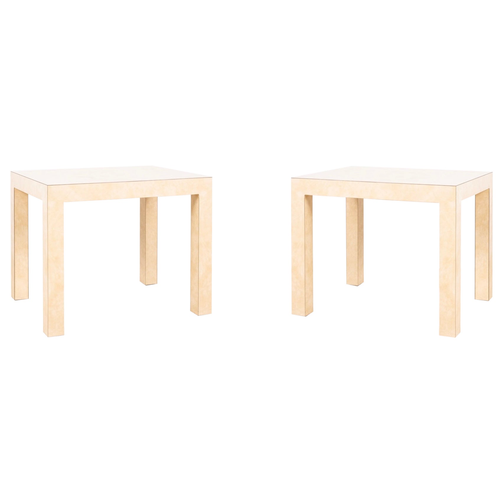 Chic Parsons Cremefarbene Pergament-Laminat-Beistelltische oder Nachttische, Paar im Angebot