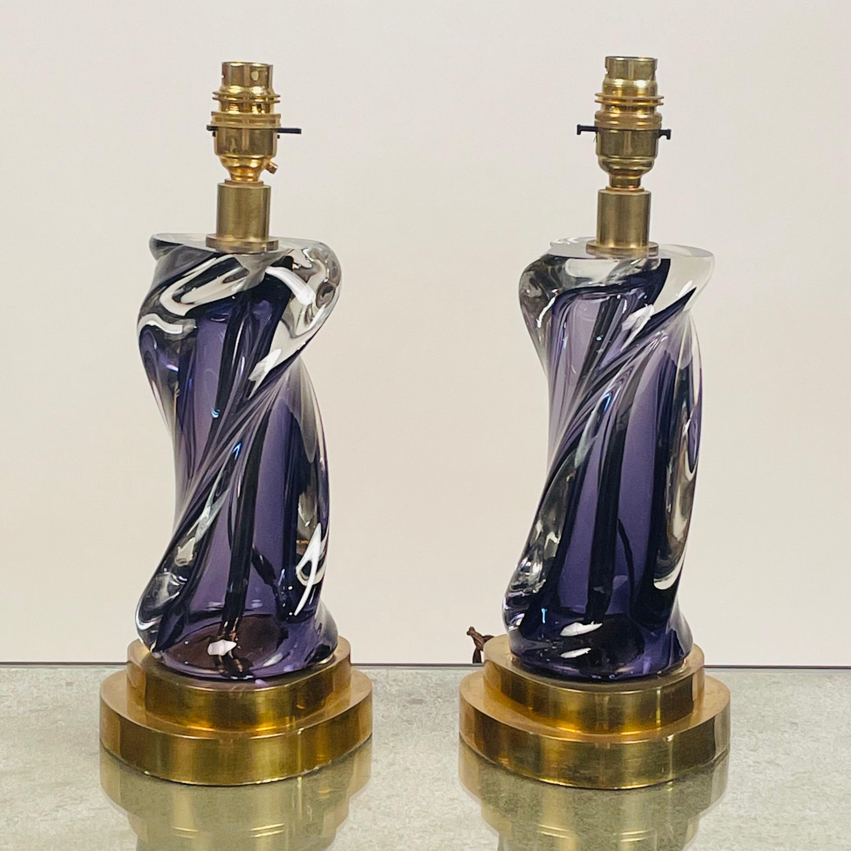 Pair of Chic Purple Murano Glass and Brass Lamps In Excellent Condition In Los Angeles, CA