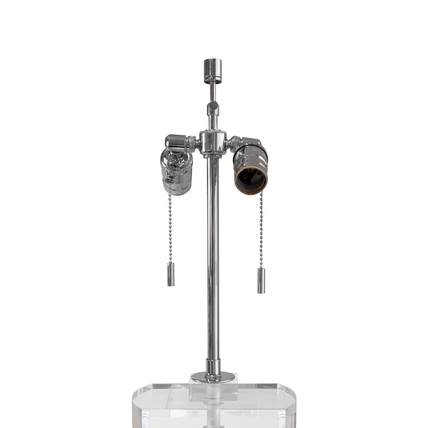 Ein Paar schicke Tischlampen aus gestapeltem massivem Lucite 1980s (Moderne) im Angebot