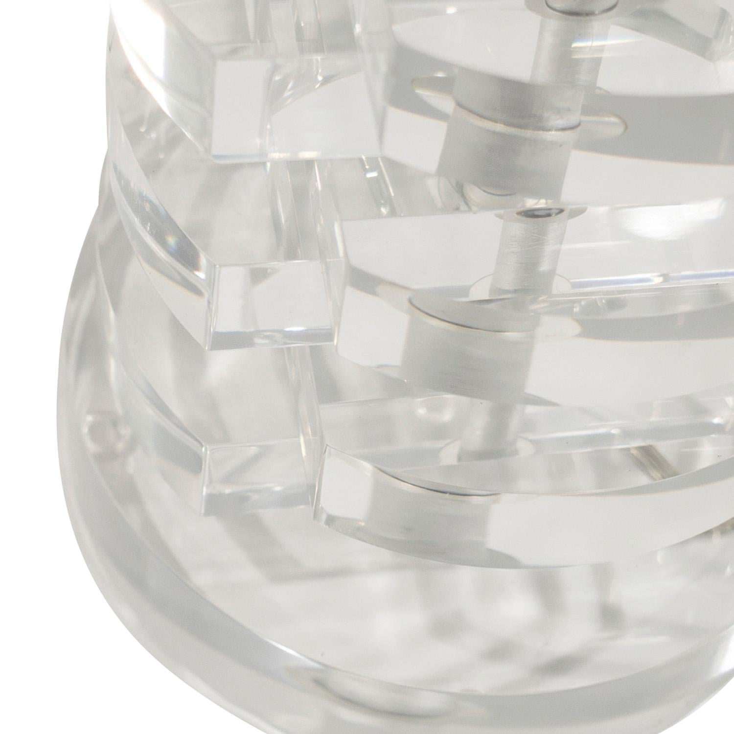 Pair of Chic Table Lamps in Stacked Solid Lucite 1980s In Excellent Condition For Sale In New York, NY