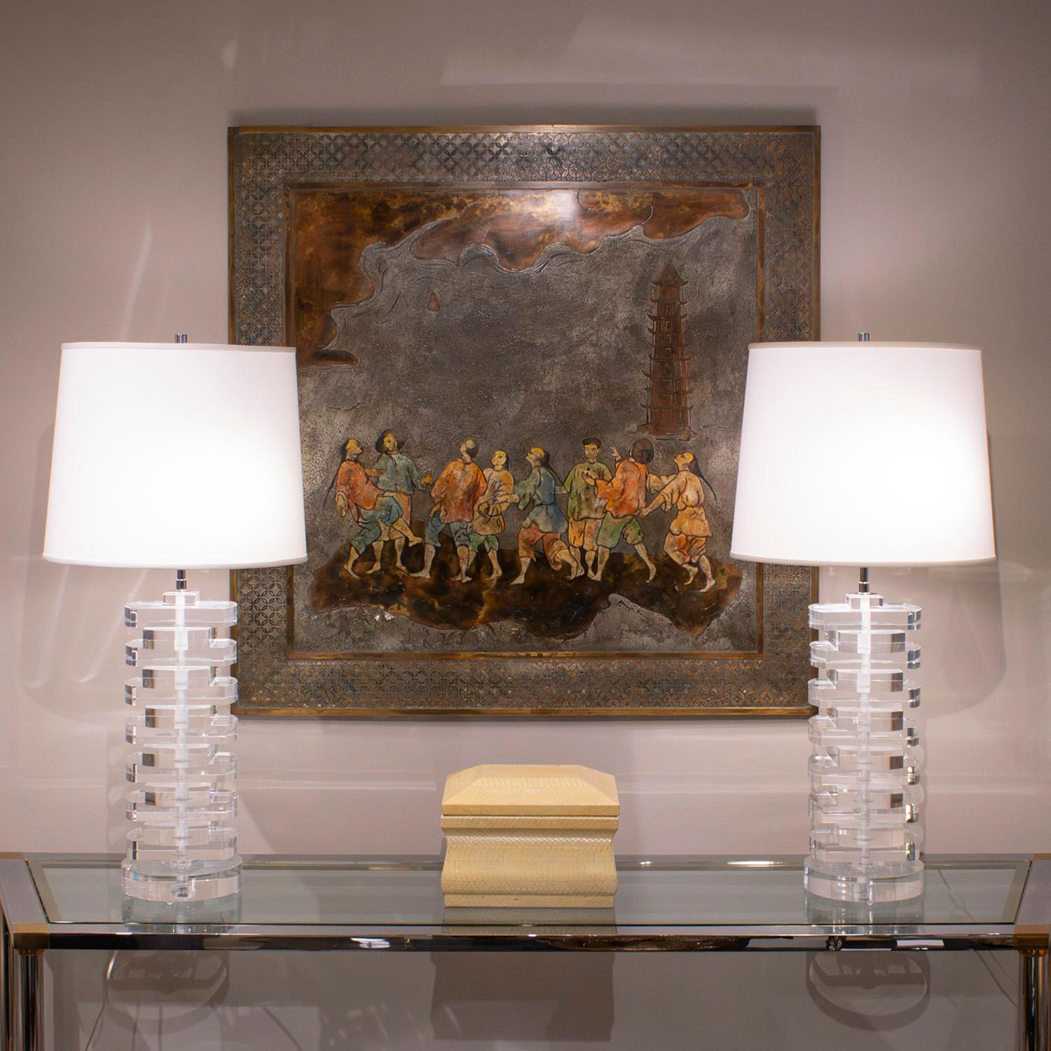 Late 20th Century Pair of Chic Table Lamps in Stacked Solid Lucite 1980s For Sale