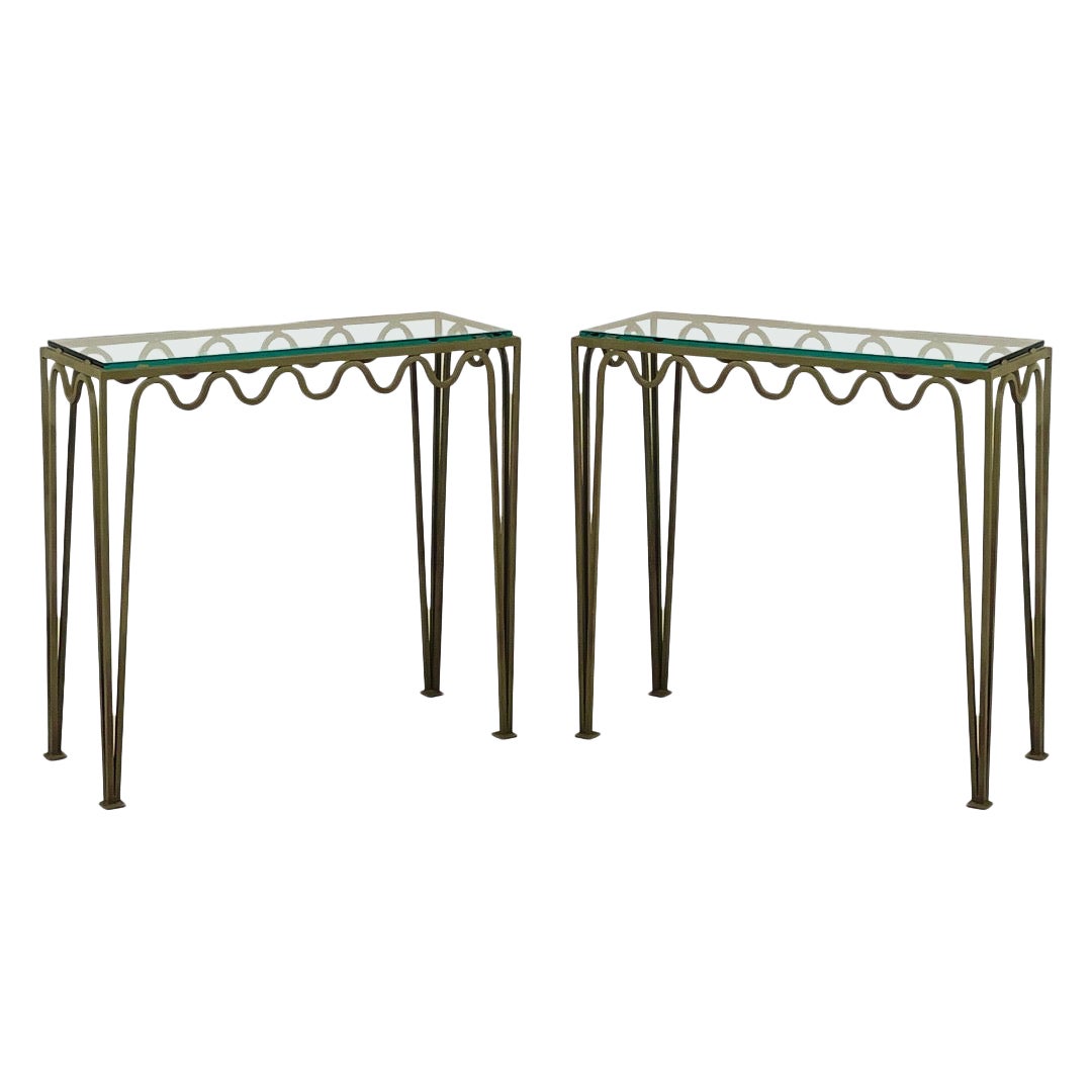 Pareja de elegantes consolas de Verdigris "Meandre" y cristal de Design Frères en venta